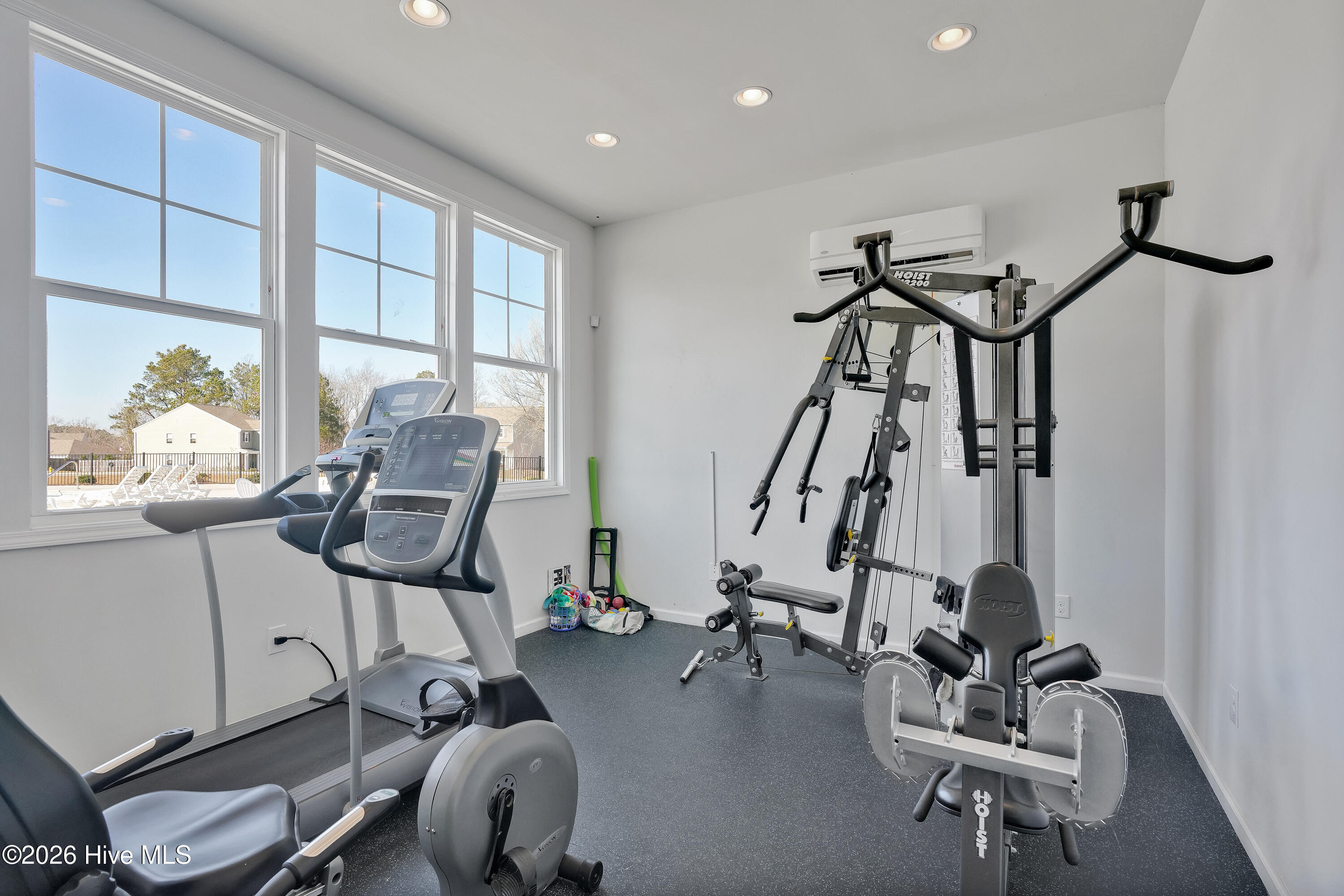 100563404 | Photo 45