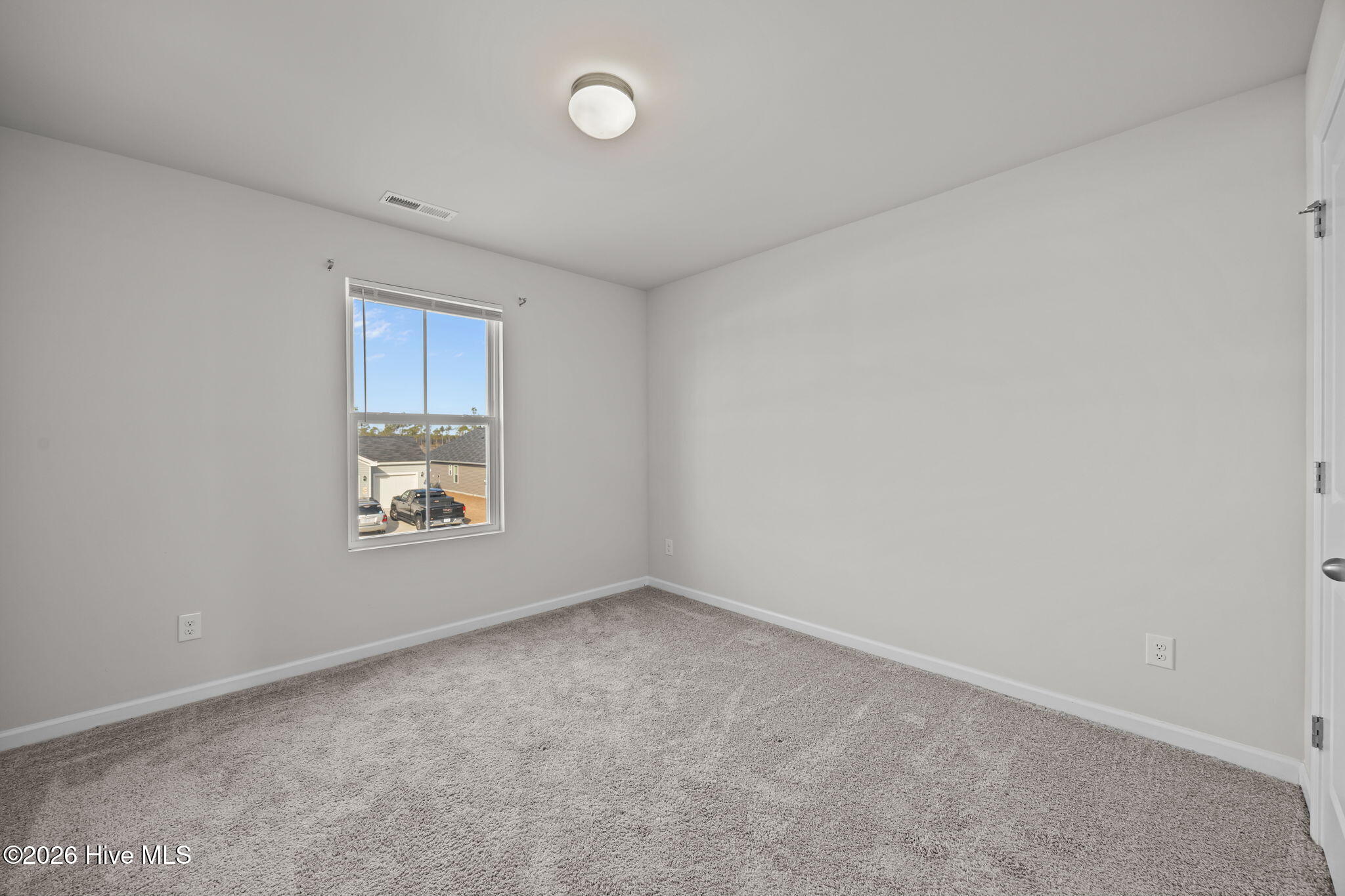 100549806 | Photo 30