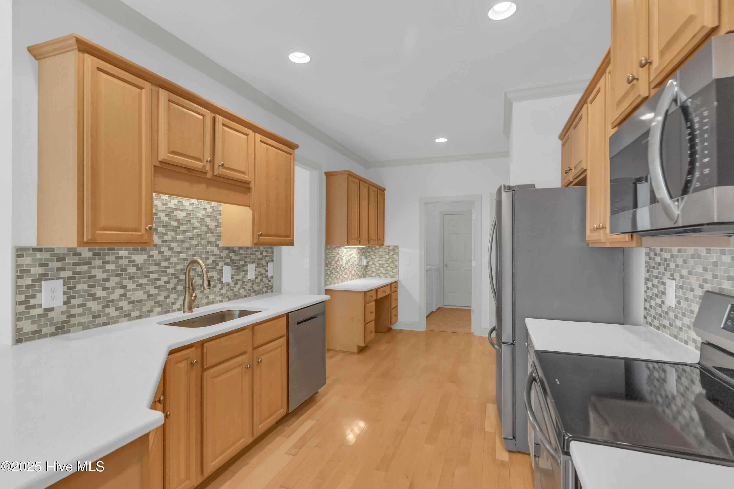 100523896 | Photo 12