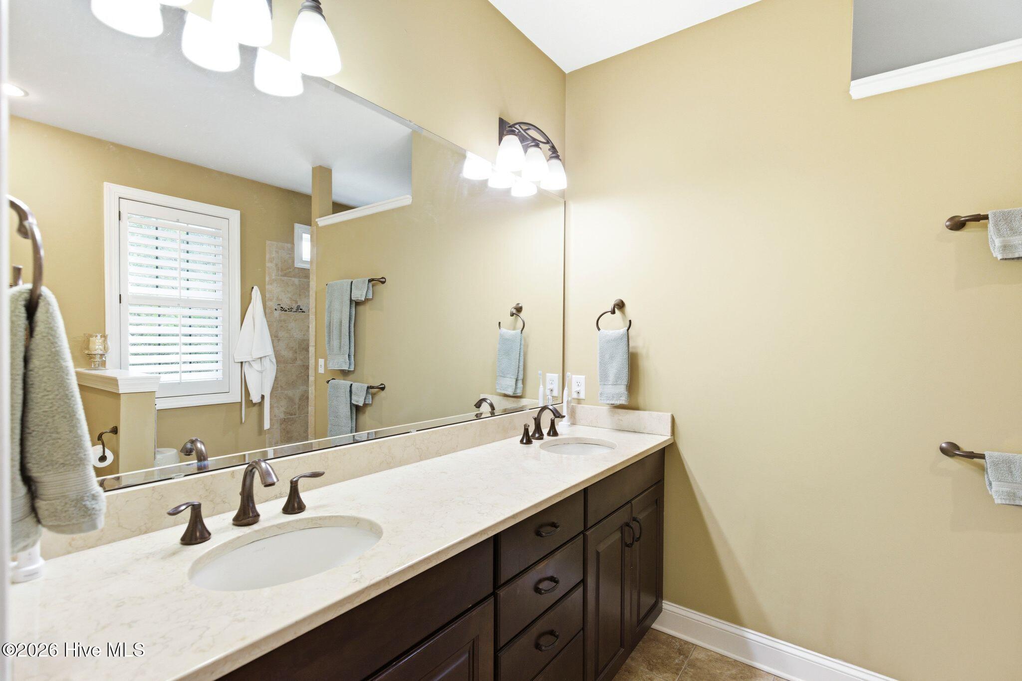 100564231 | Photo 32