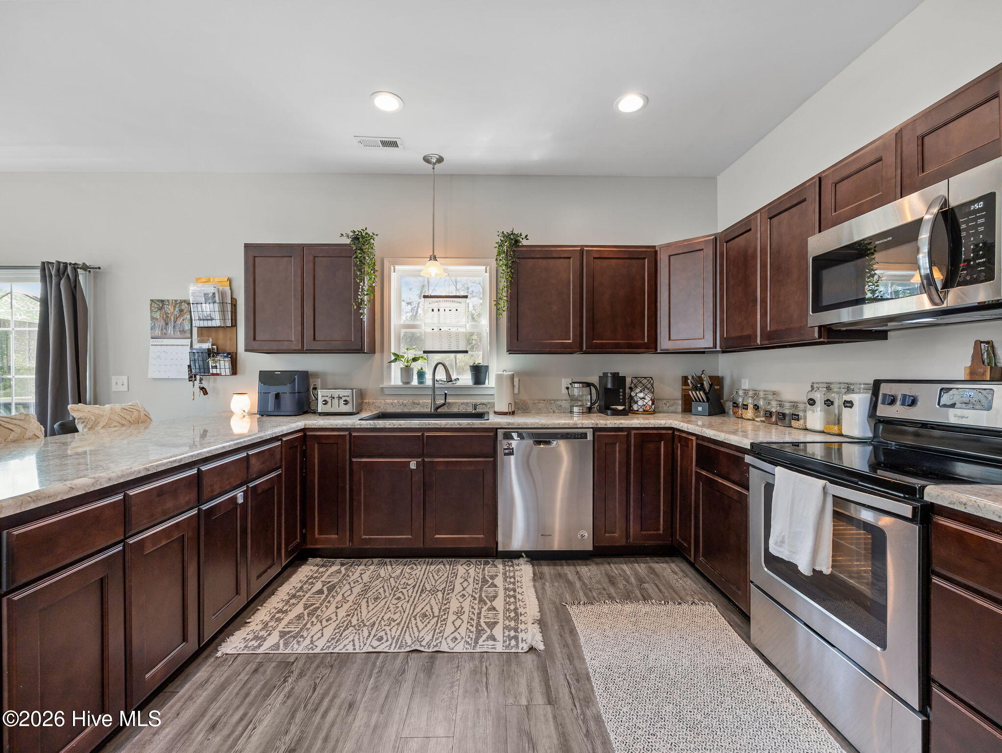 100564221 | Photo 18