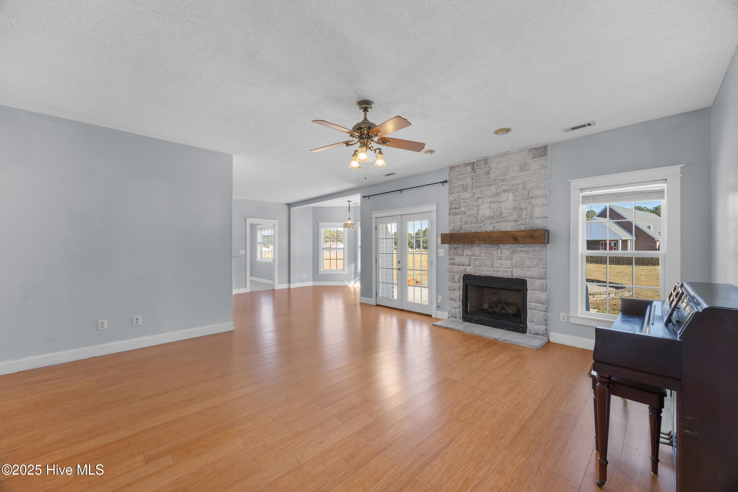 100545669 | Photo 20