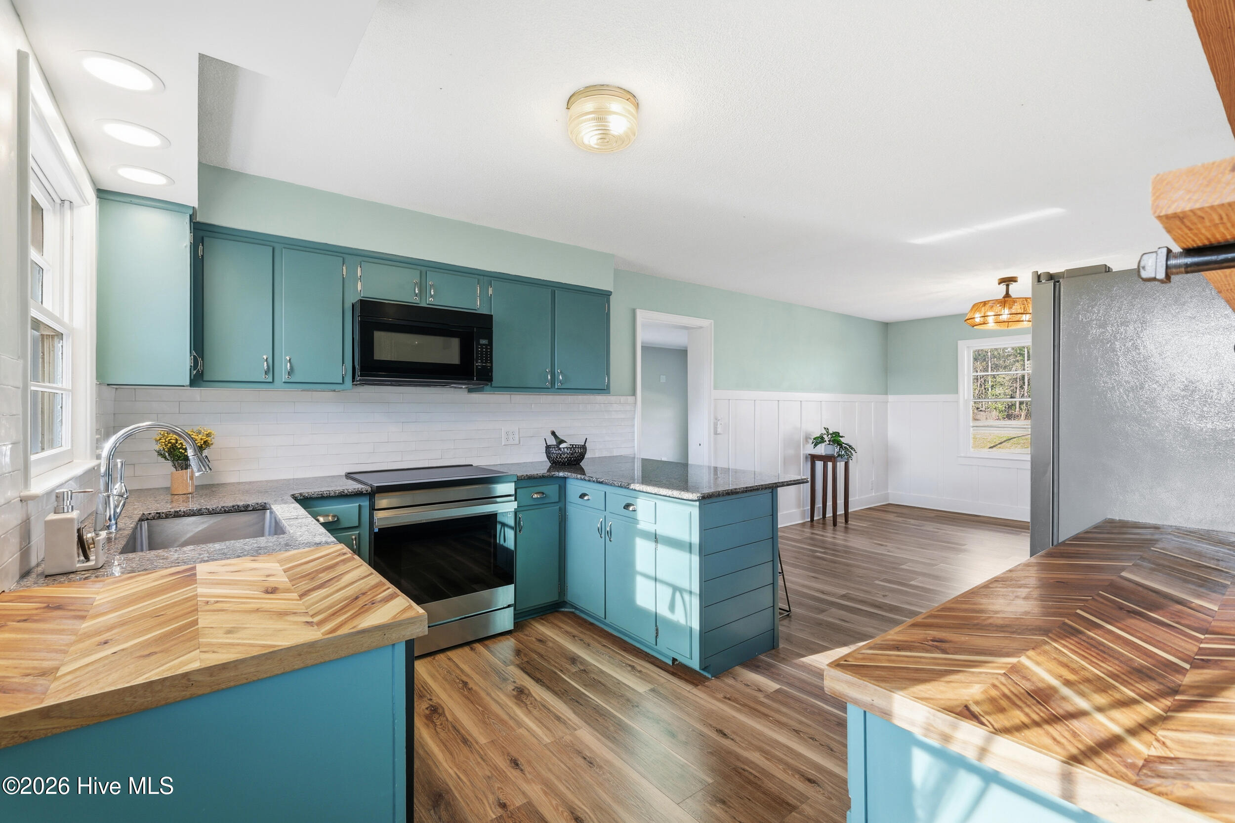 100540296 | Photo 12