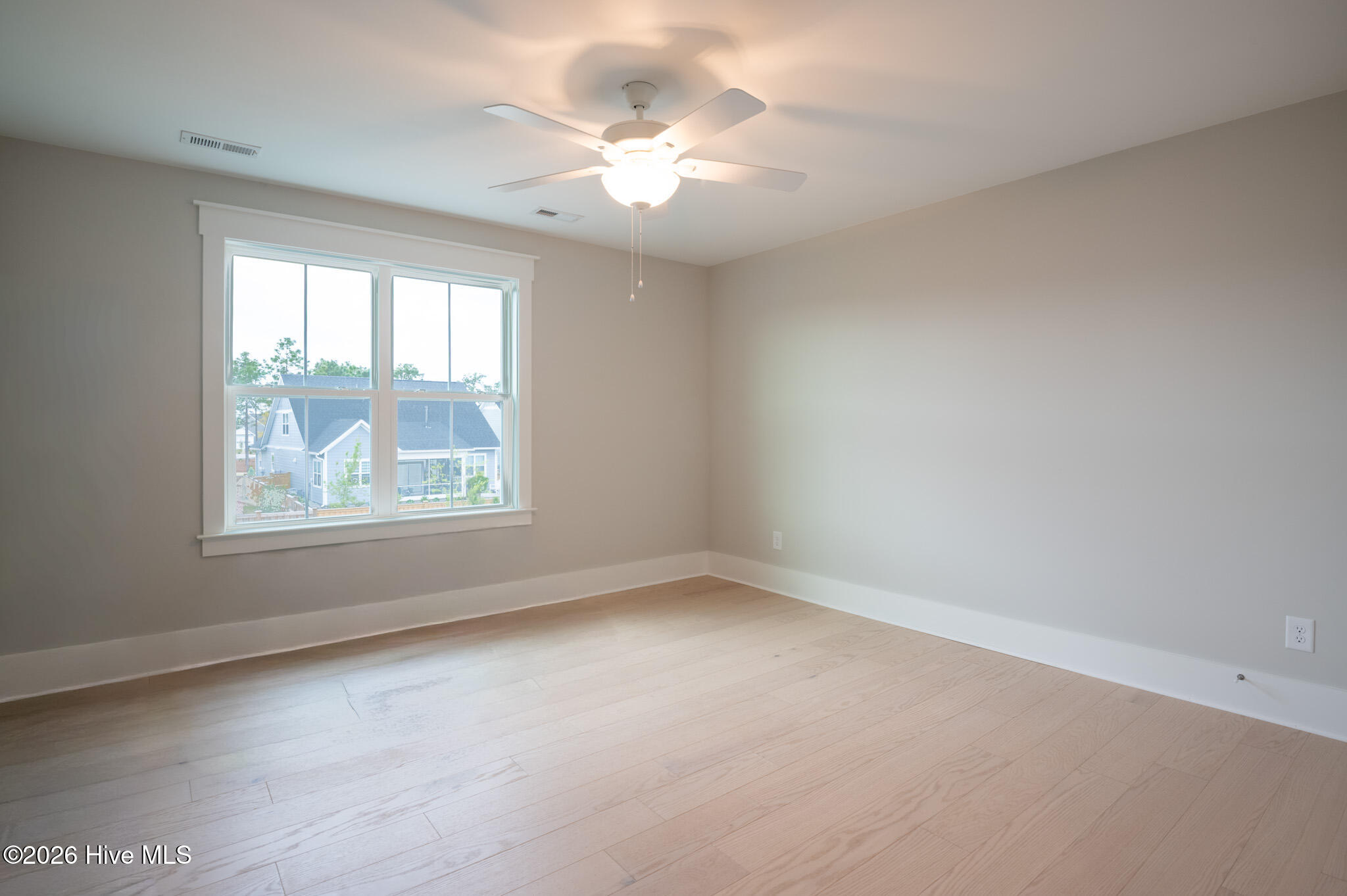 100564626 | Photo 16