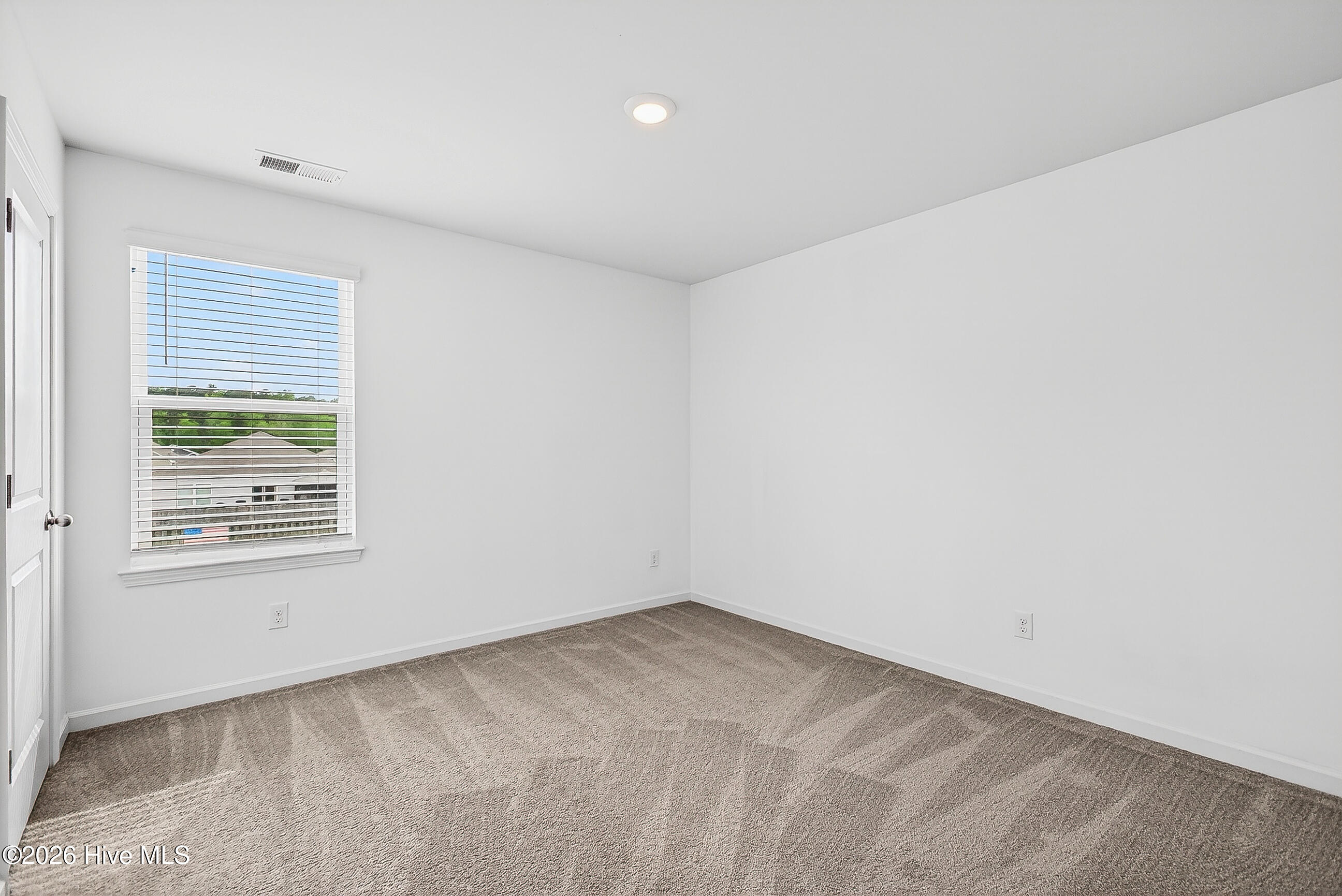 100565797 | Photo 23