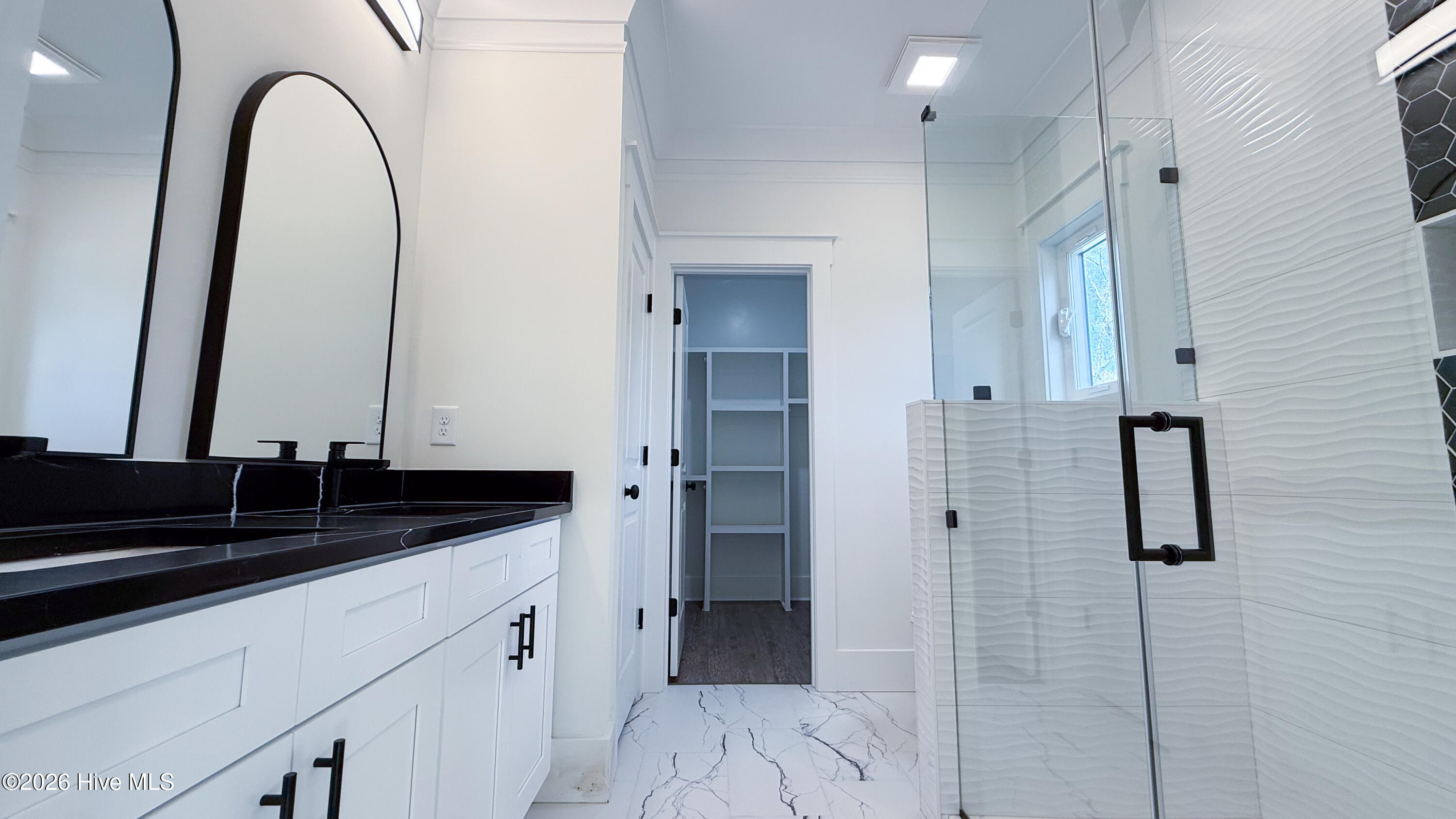 100550170 | Photo 31