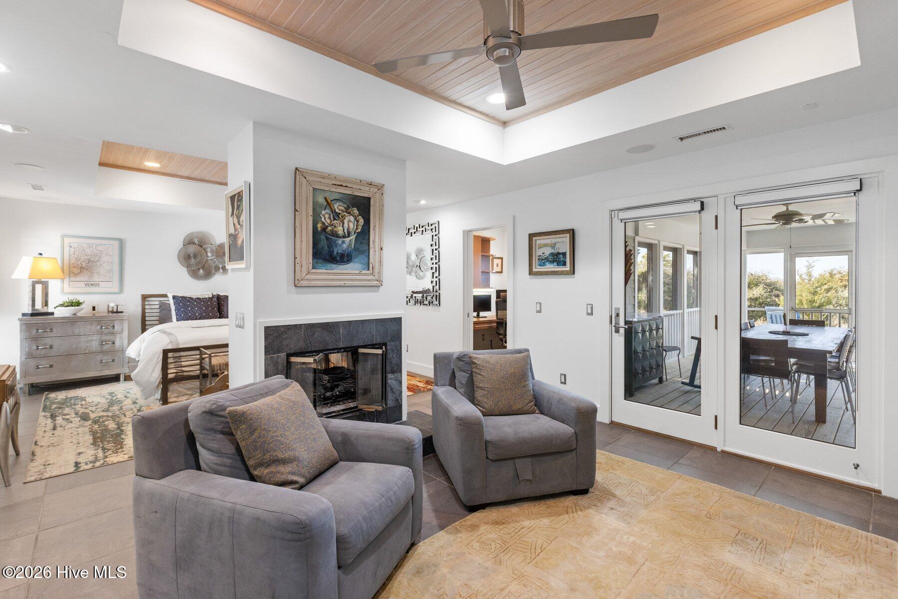 100558974 | Photo 22