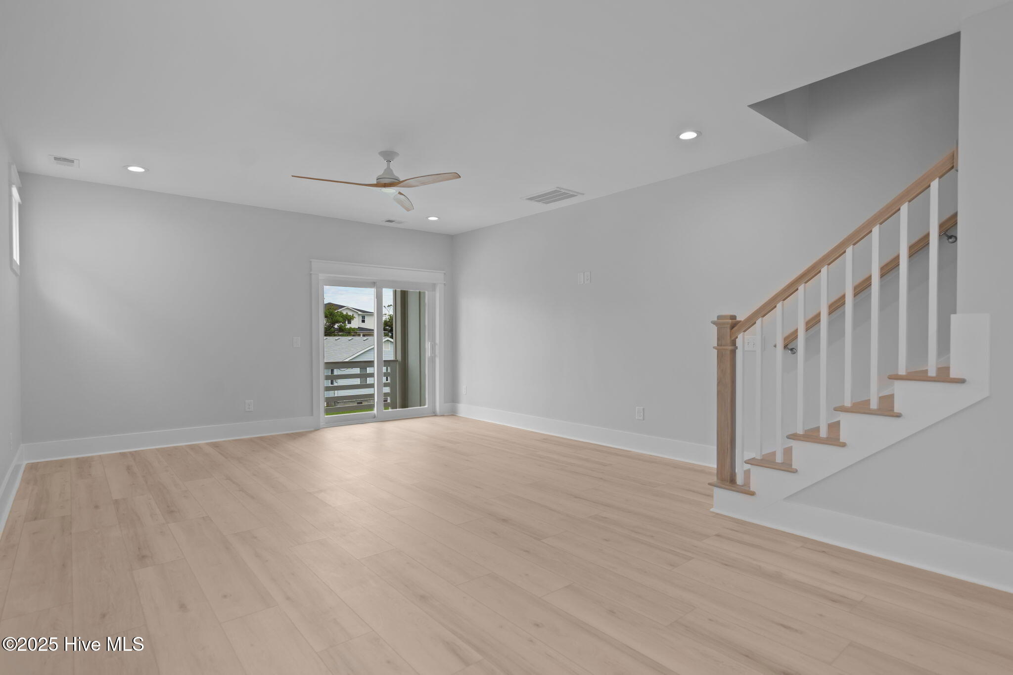 100537879 | Photo 22