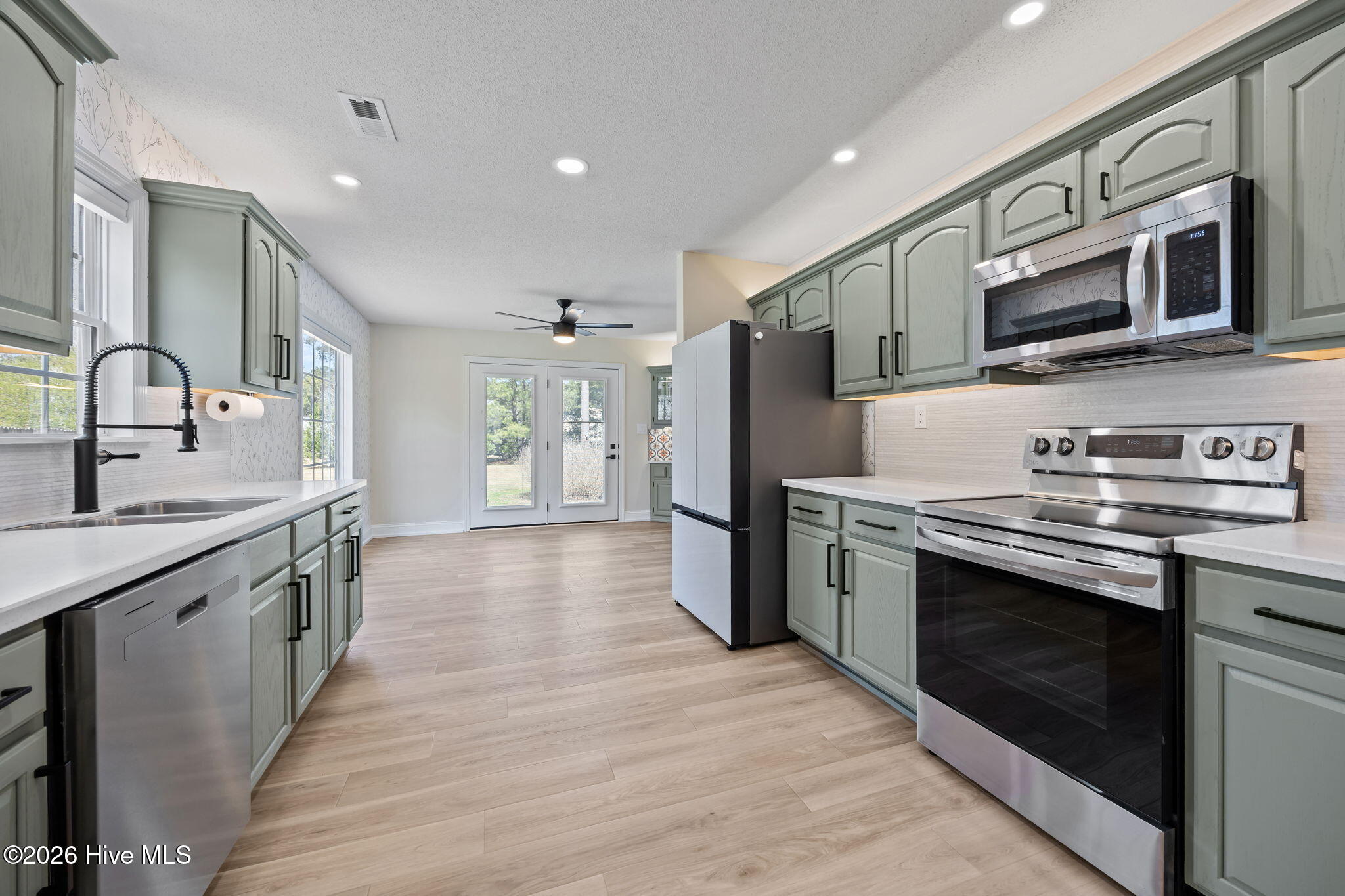 100561724 | Photo 14