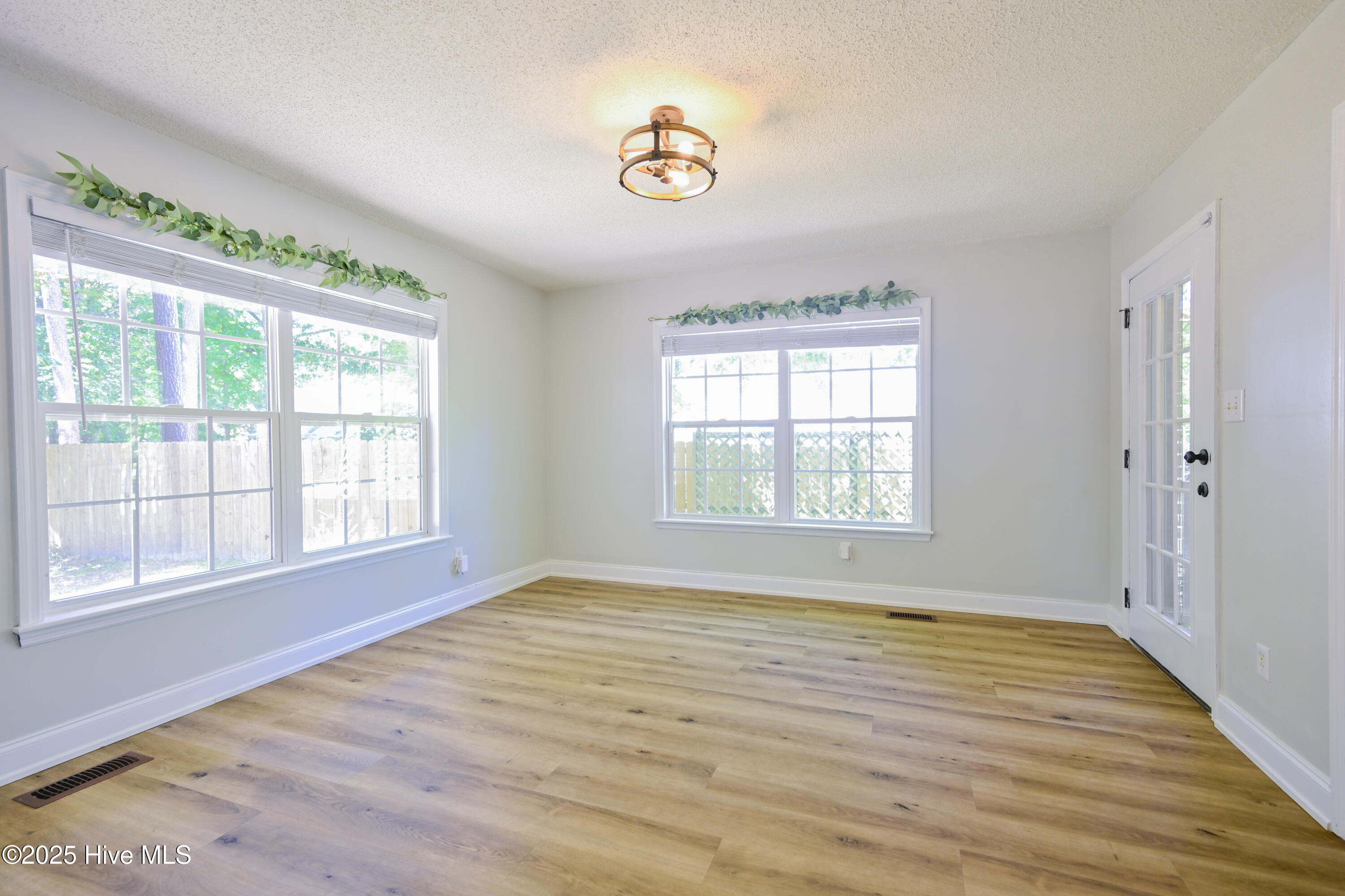 100523748 | Photo 20