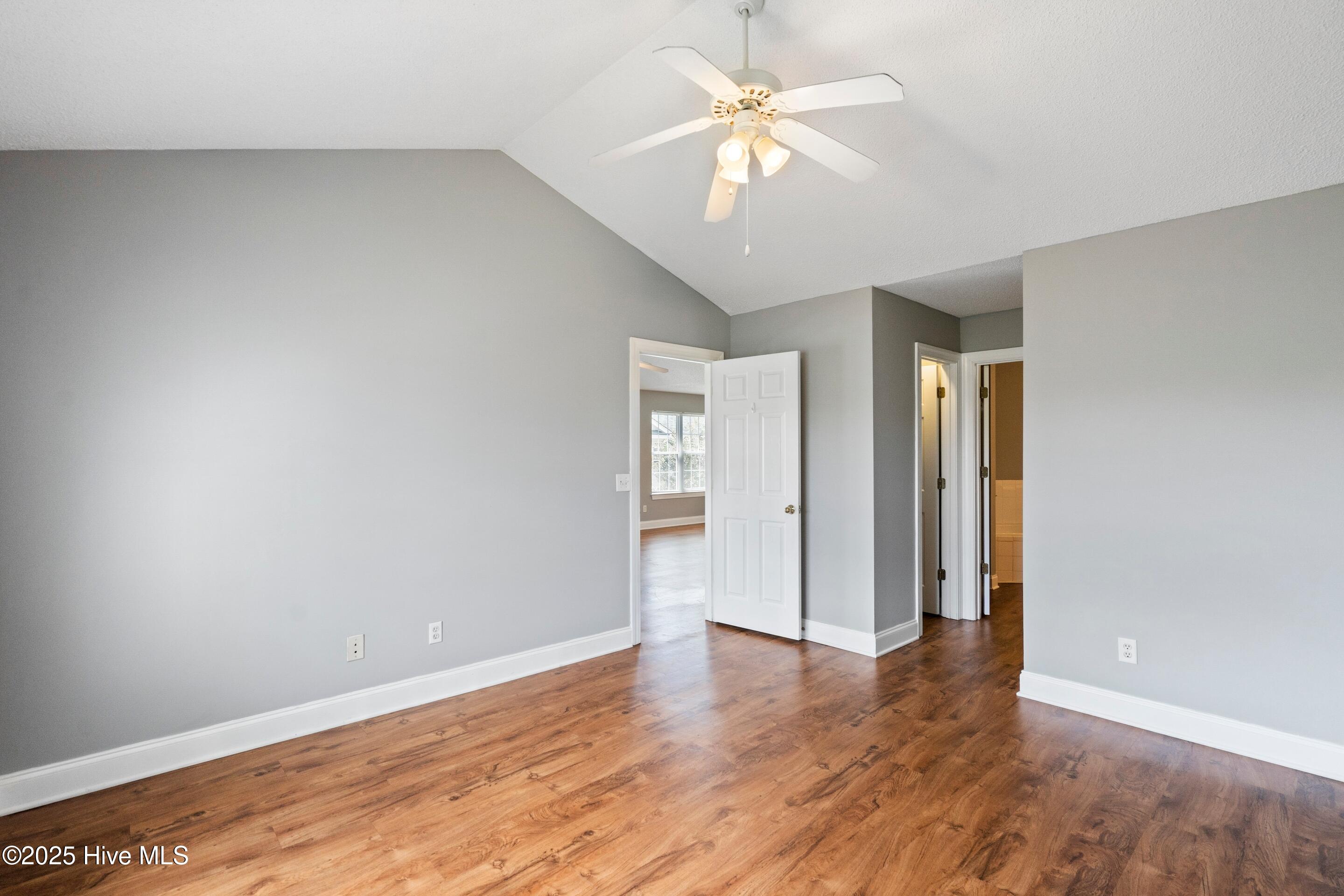 100527871 | Photo 27