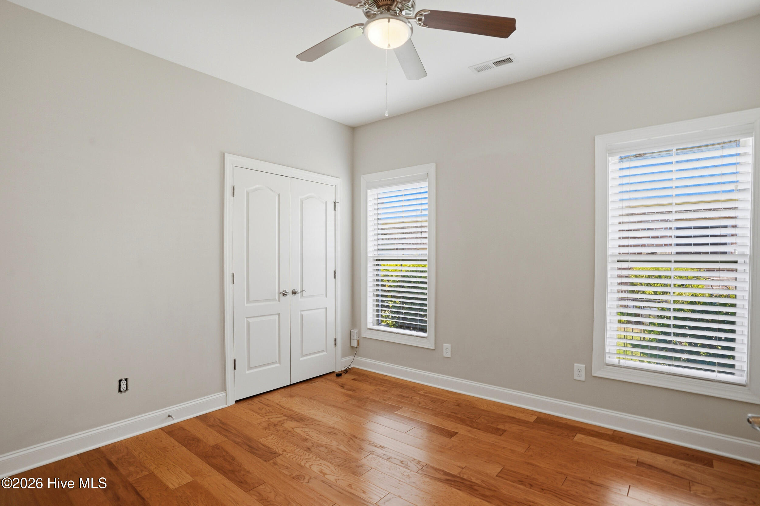 100567048 | Photo 27