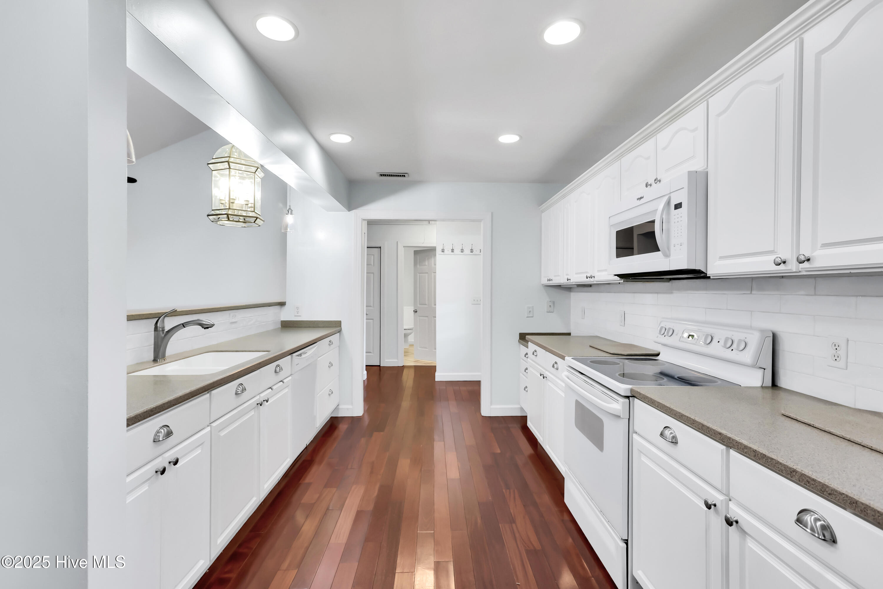 100543025 | Photo 12