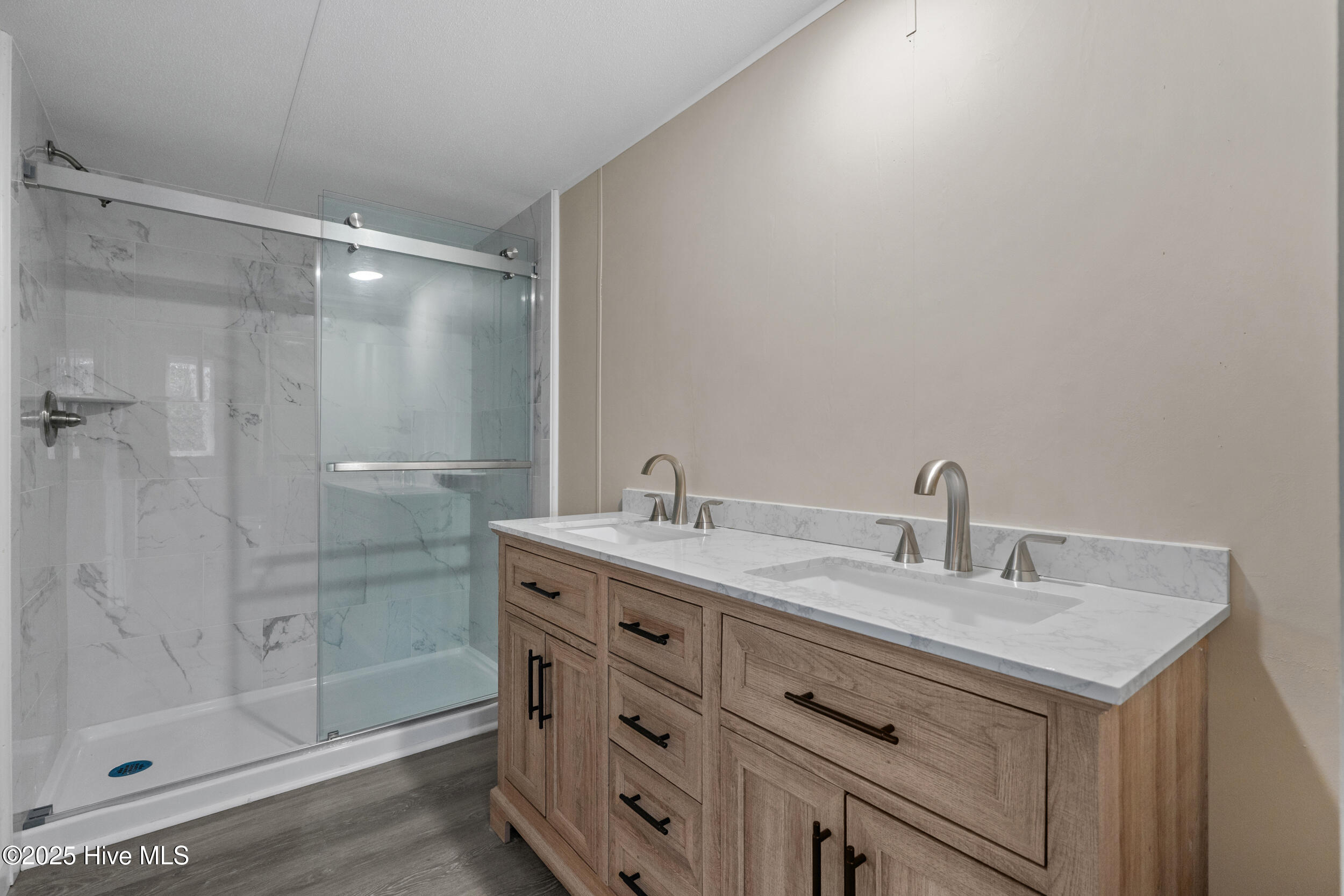 100544386 | Photo 21