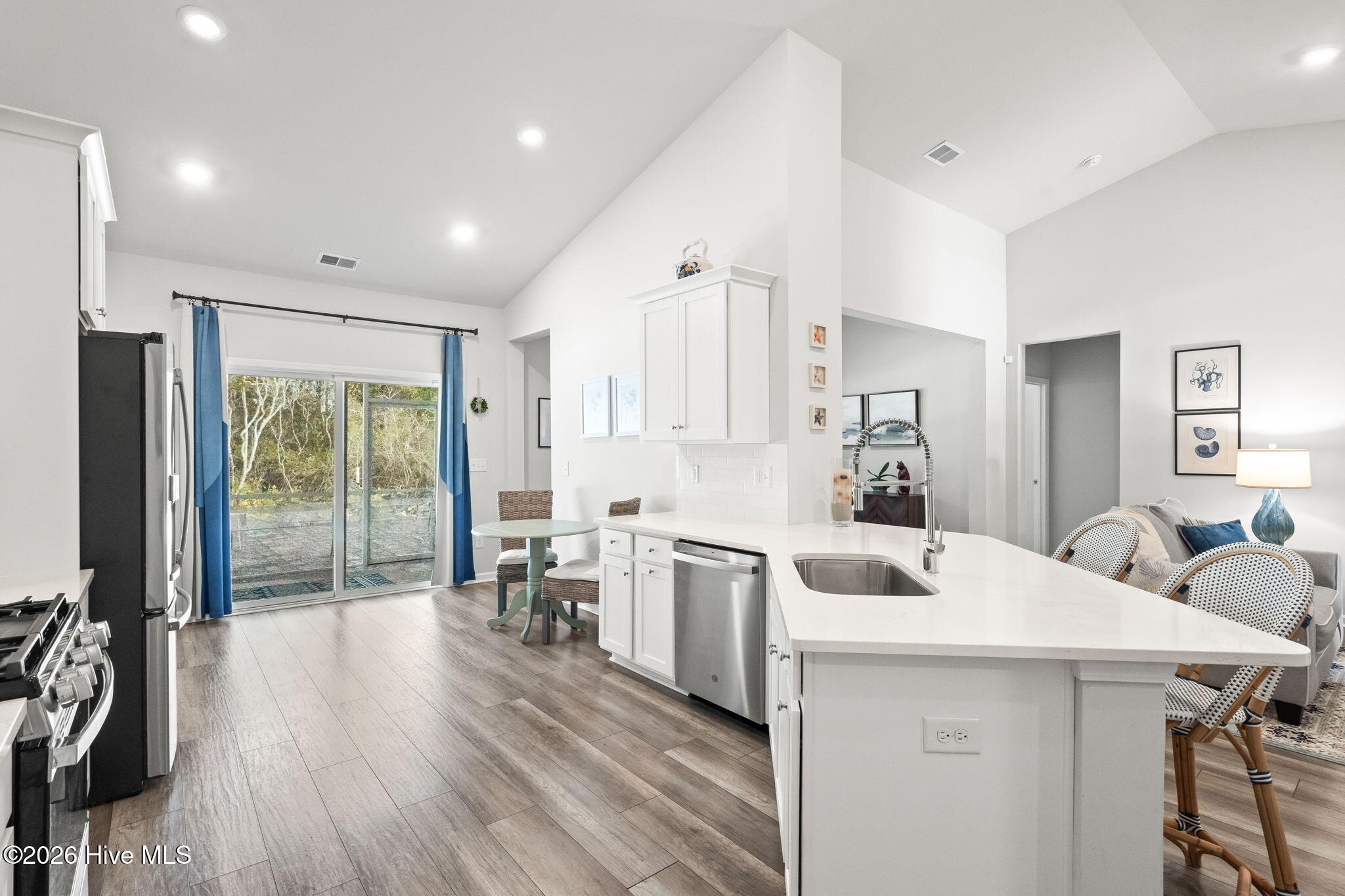 100552954 | Photo 12