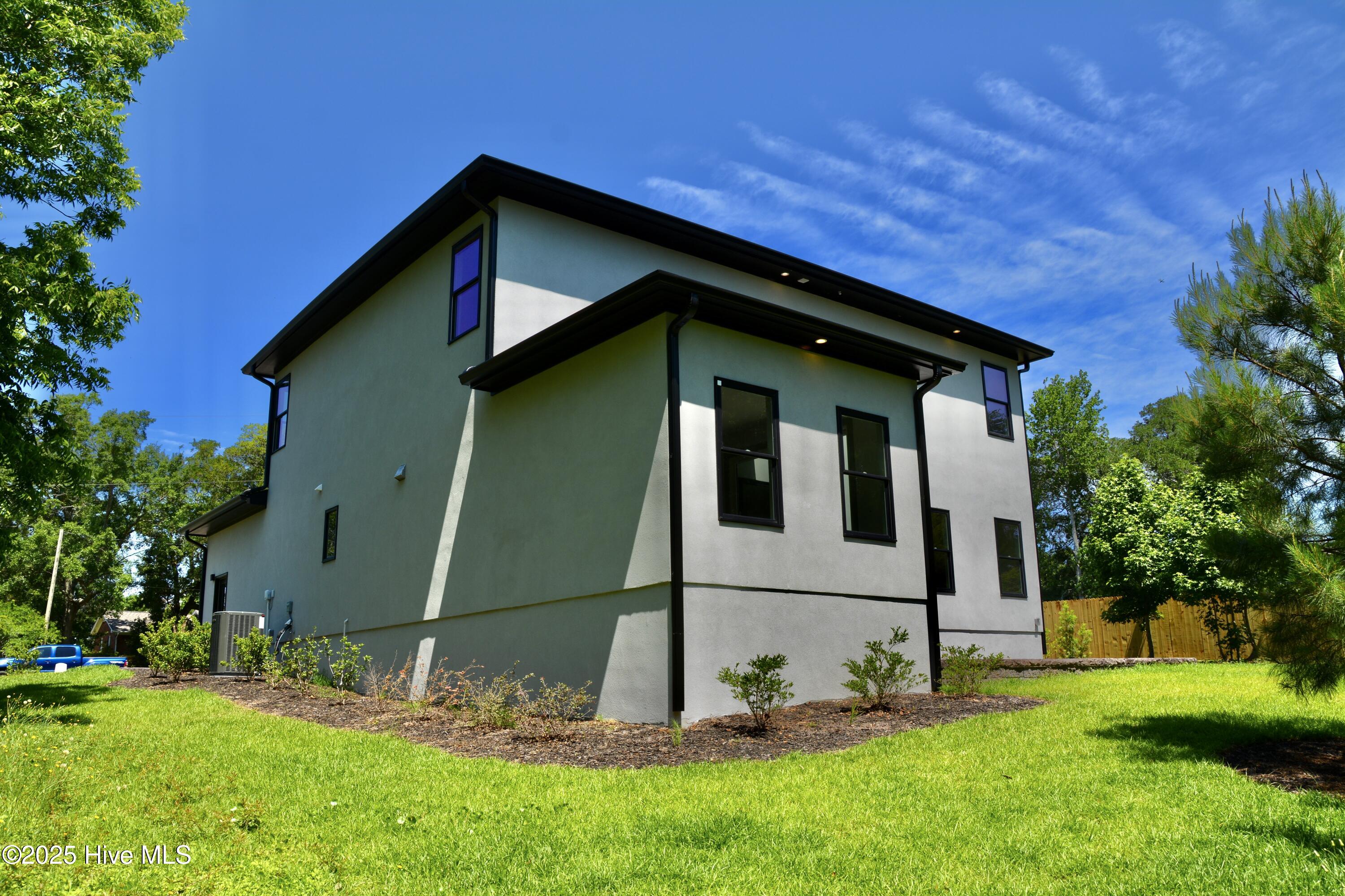 100508502 | Photo 85