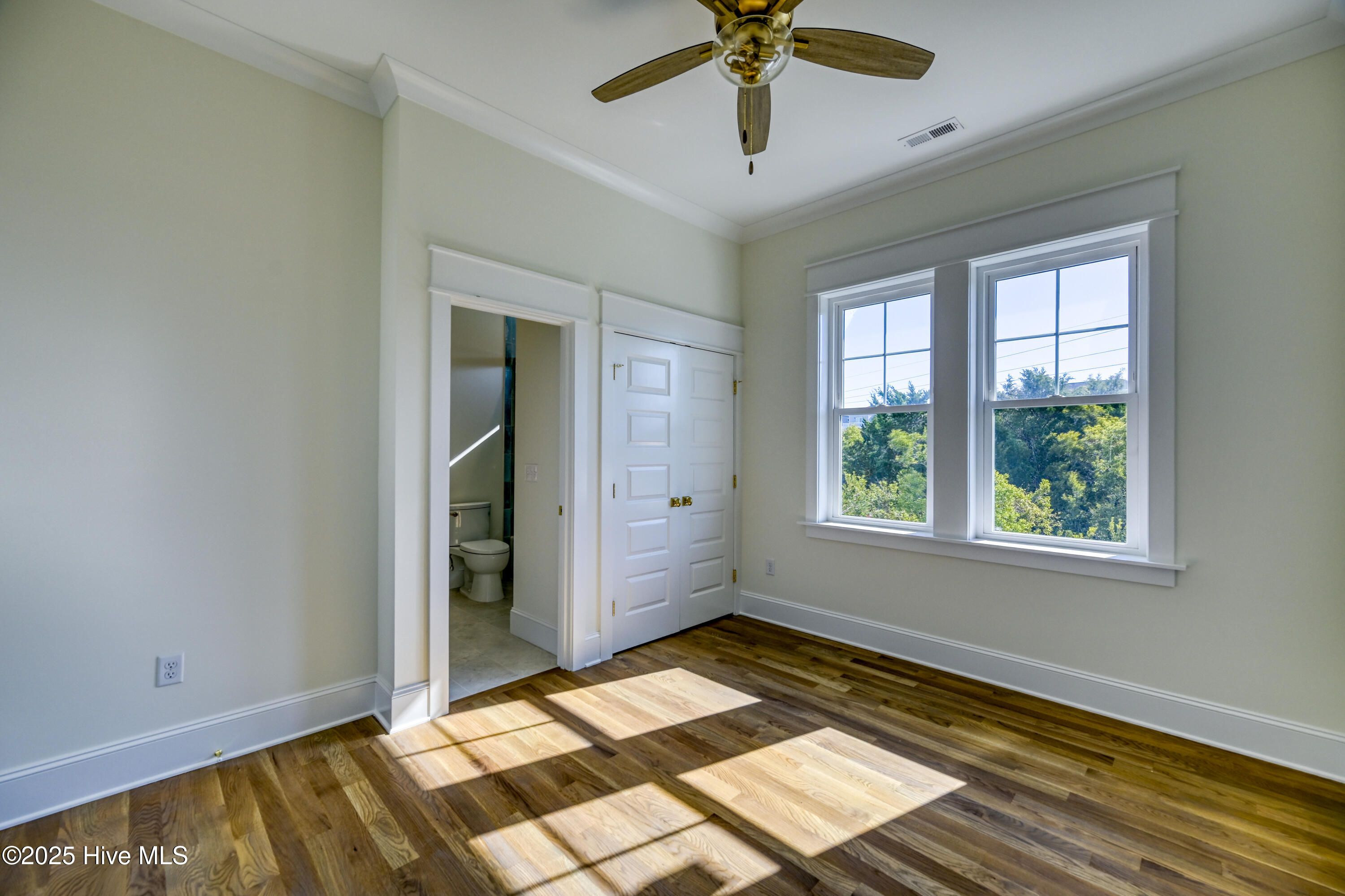 100516070 | Photo 50