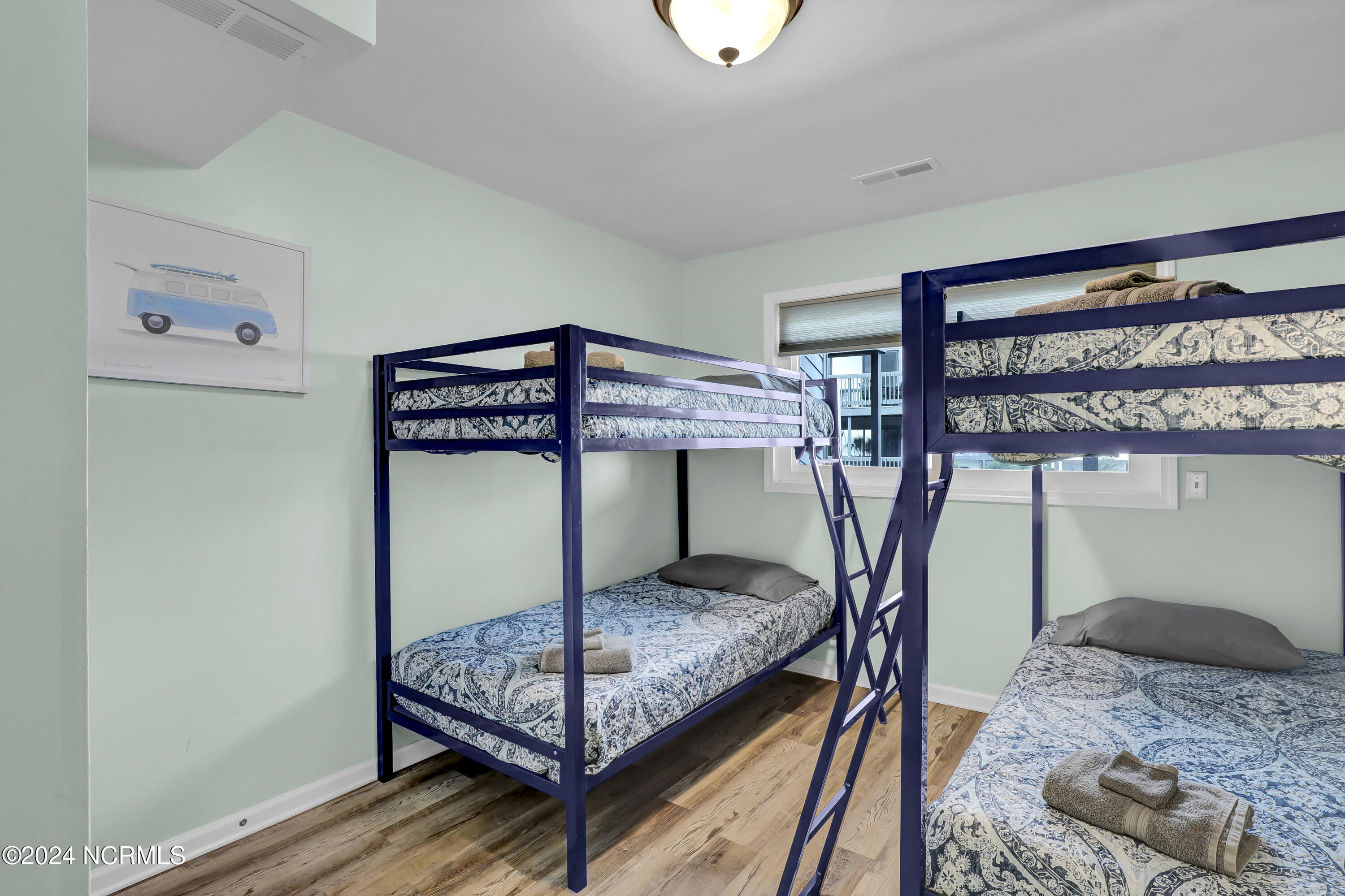 100549219 | Photo 19