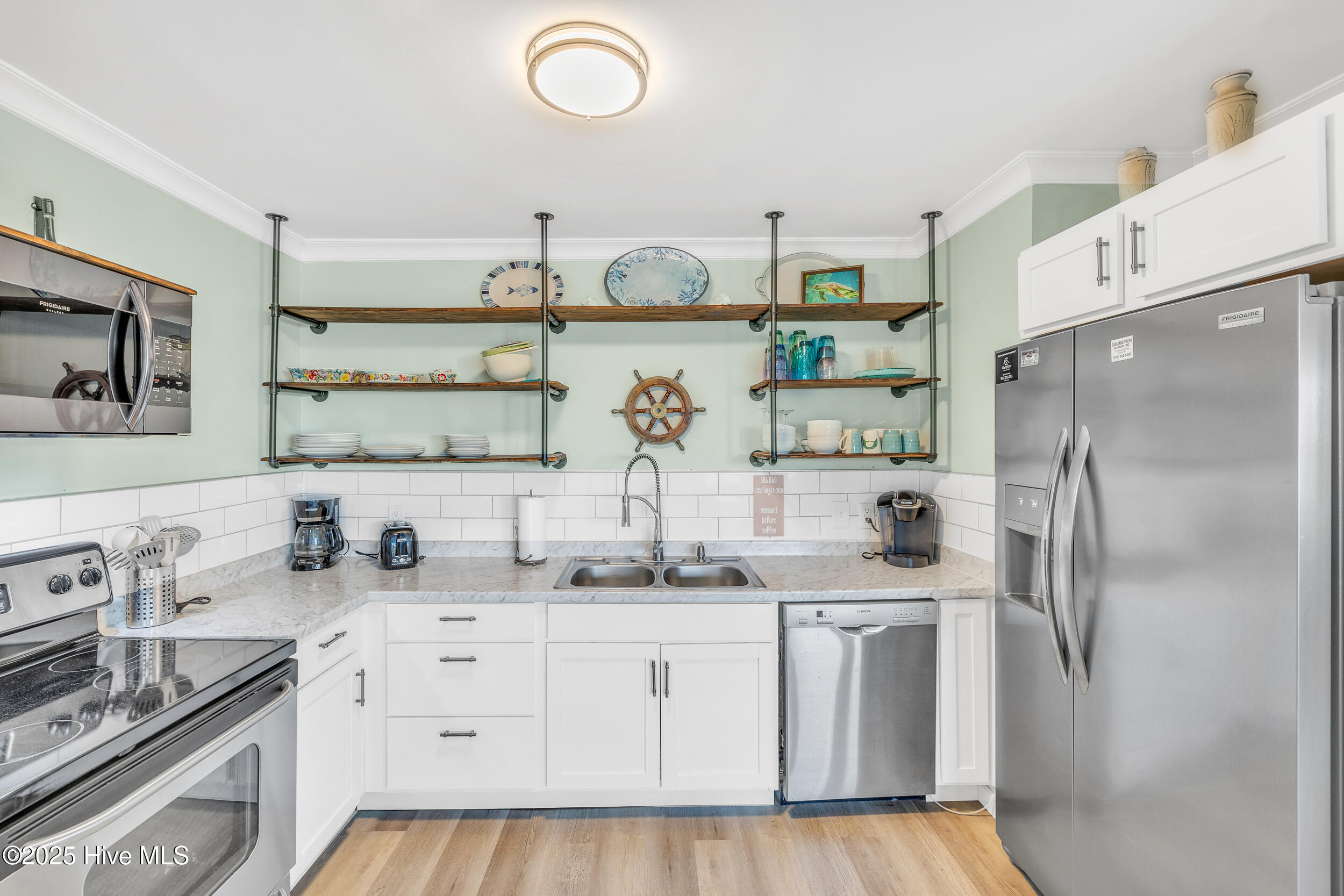 100538740 | Photo 18