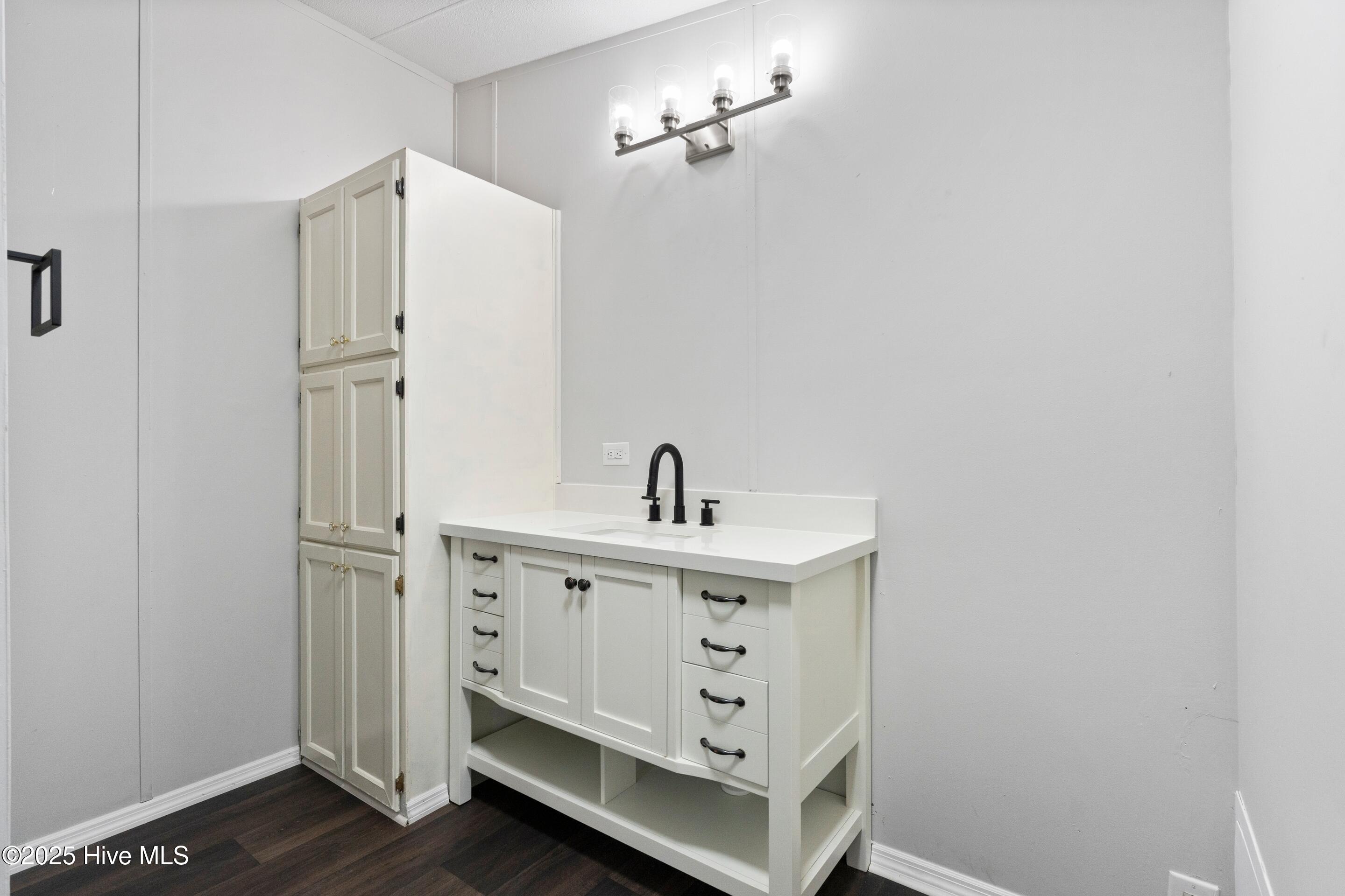 100535614 | Photo 24