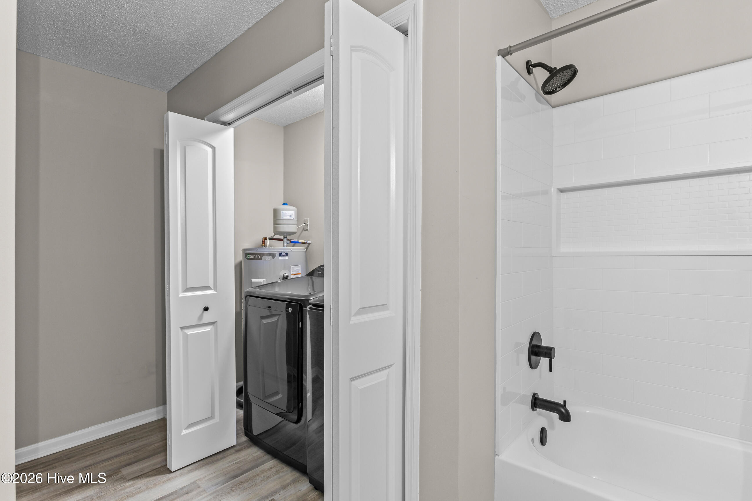 100557987 | Photo 19