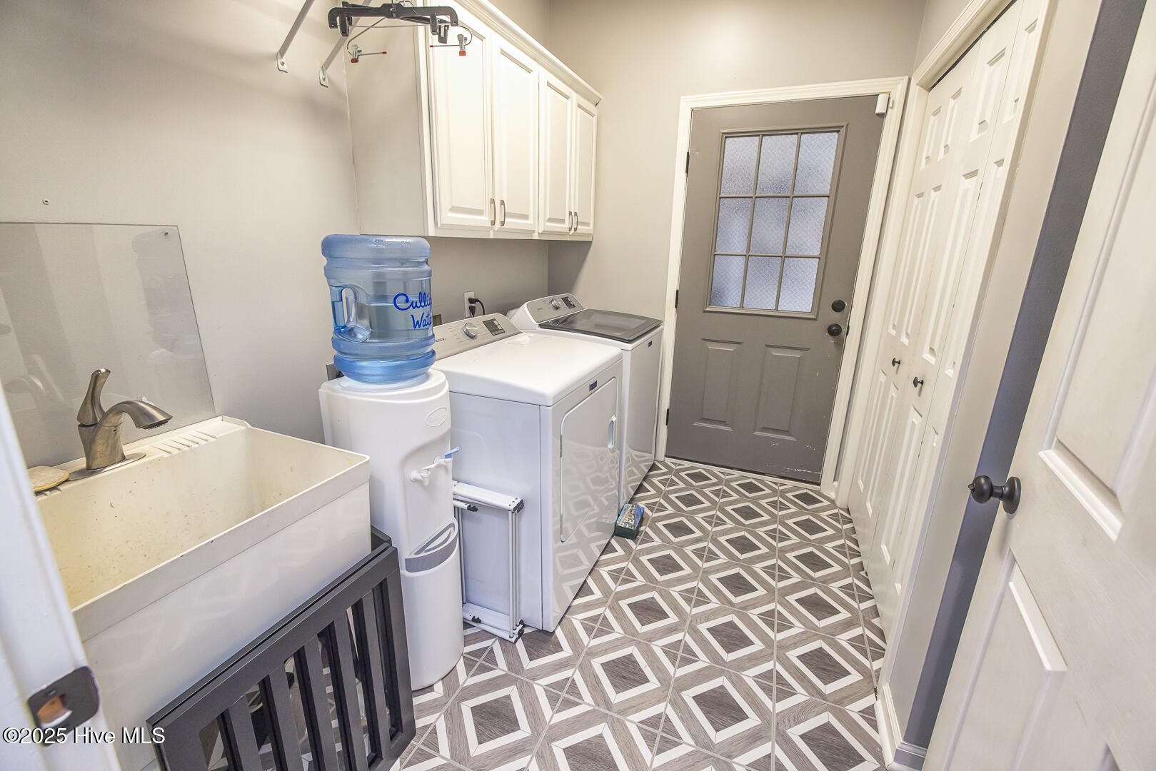 100537191 | Photo 44