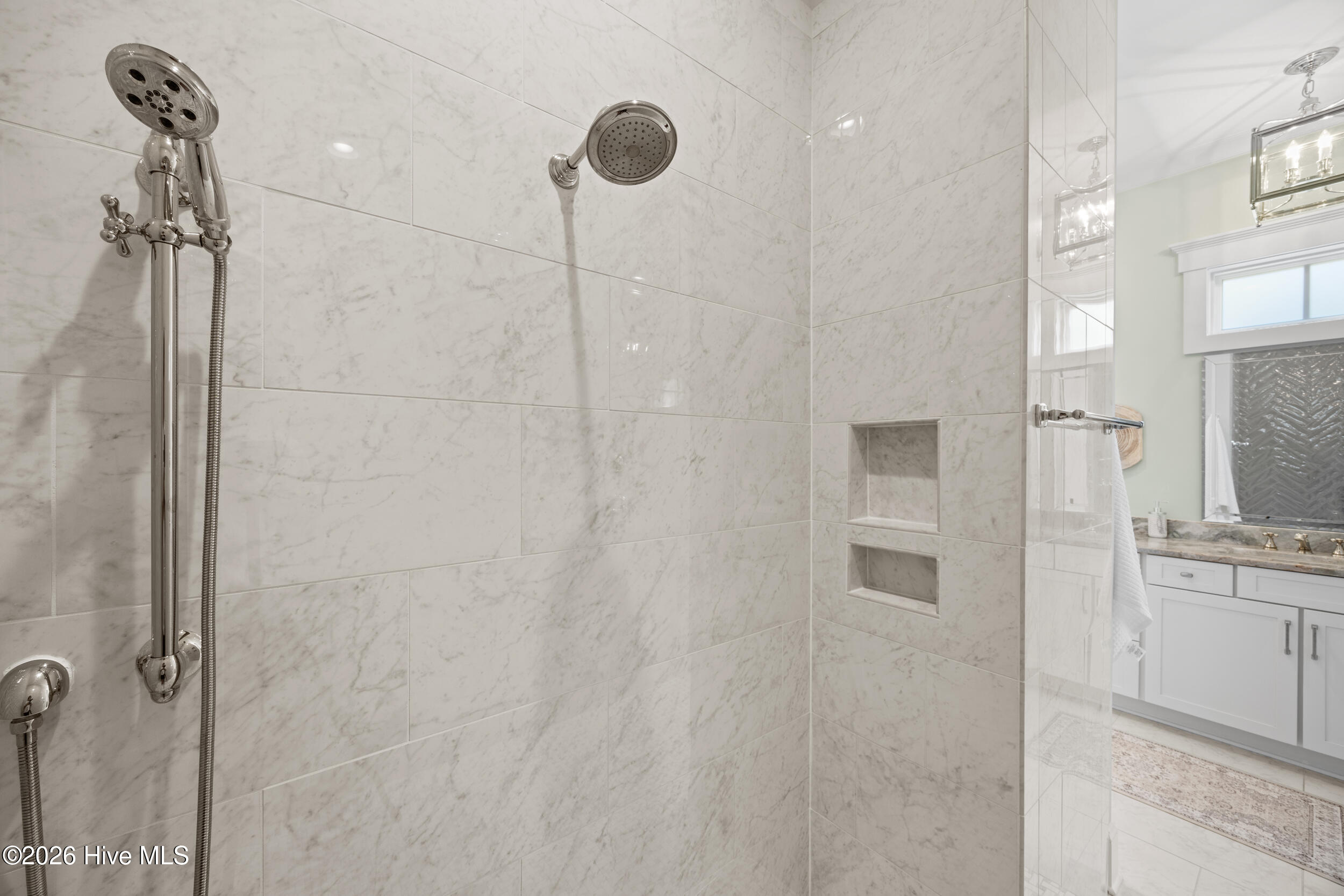 100569354 | Photo 49