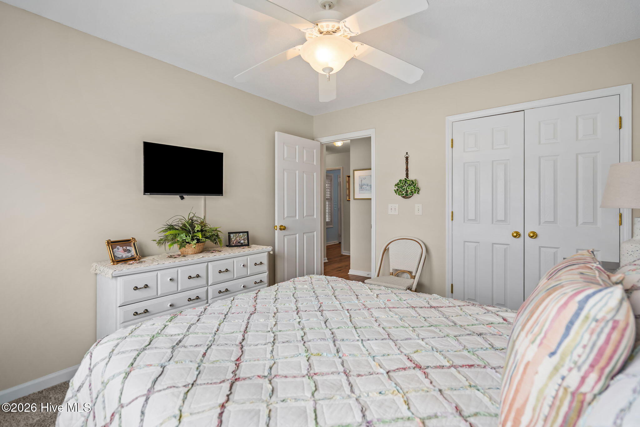 100557863 | Photo 33