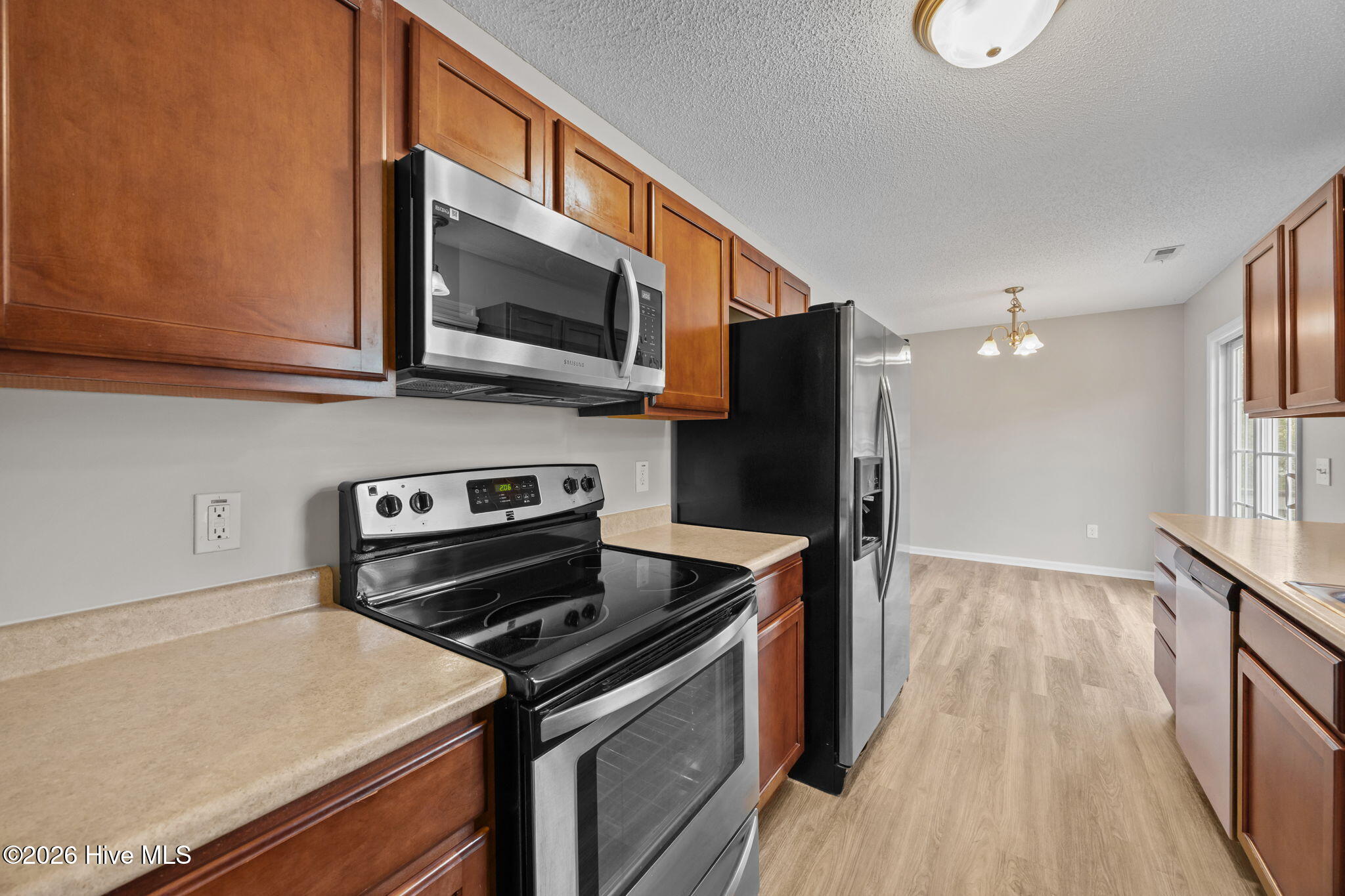 100547713 | Photo 15