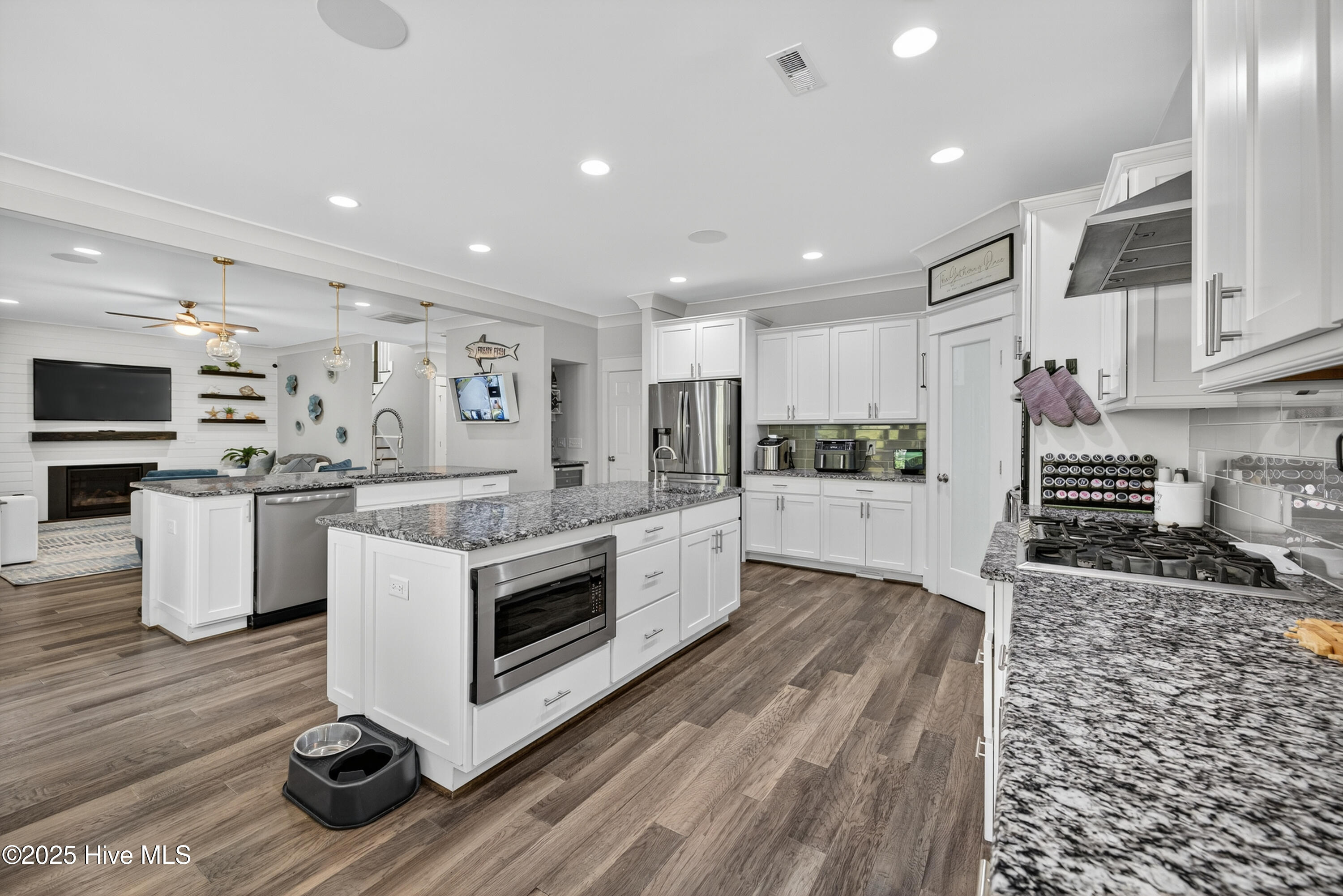 100540063 | Photo 20