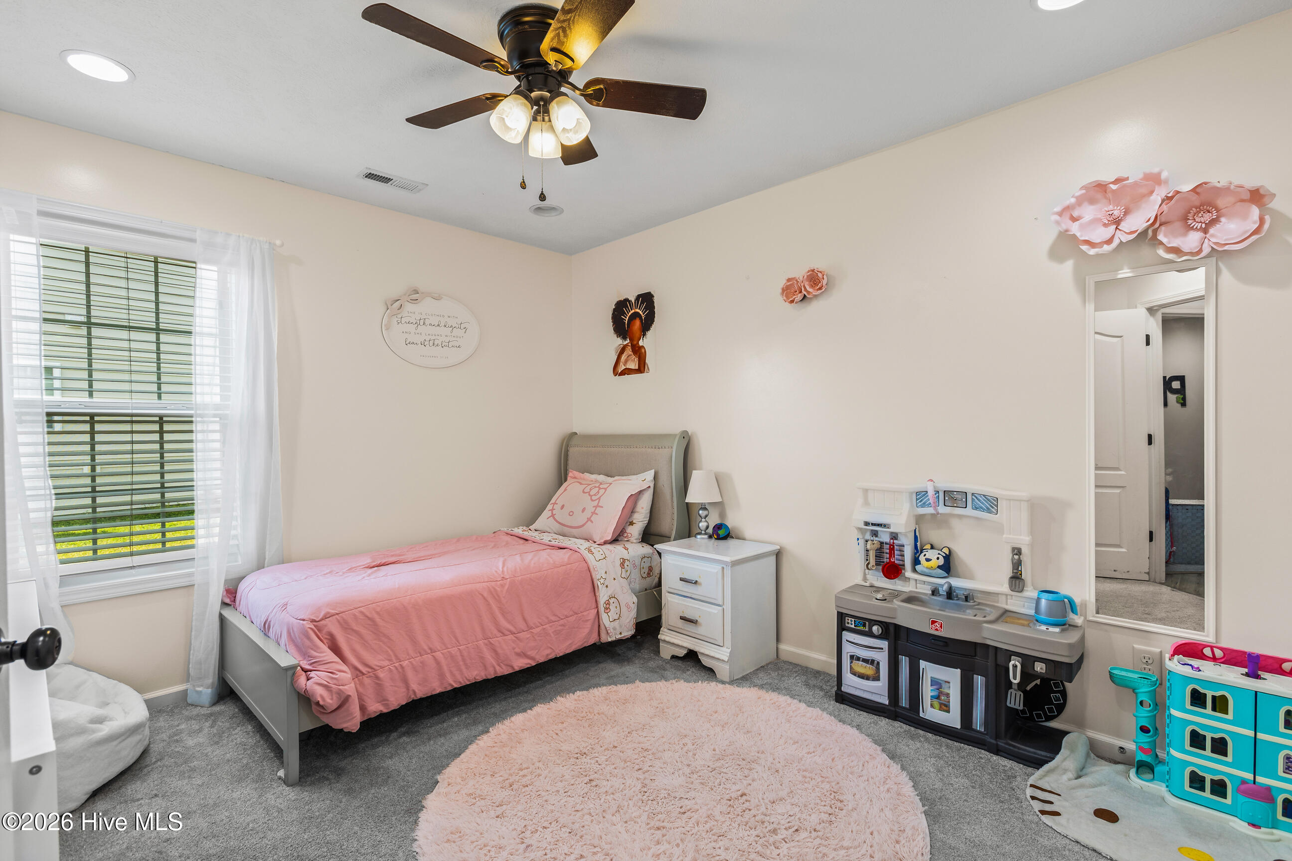 100563260 | Photo 25