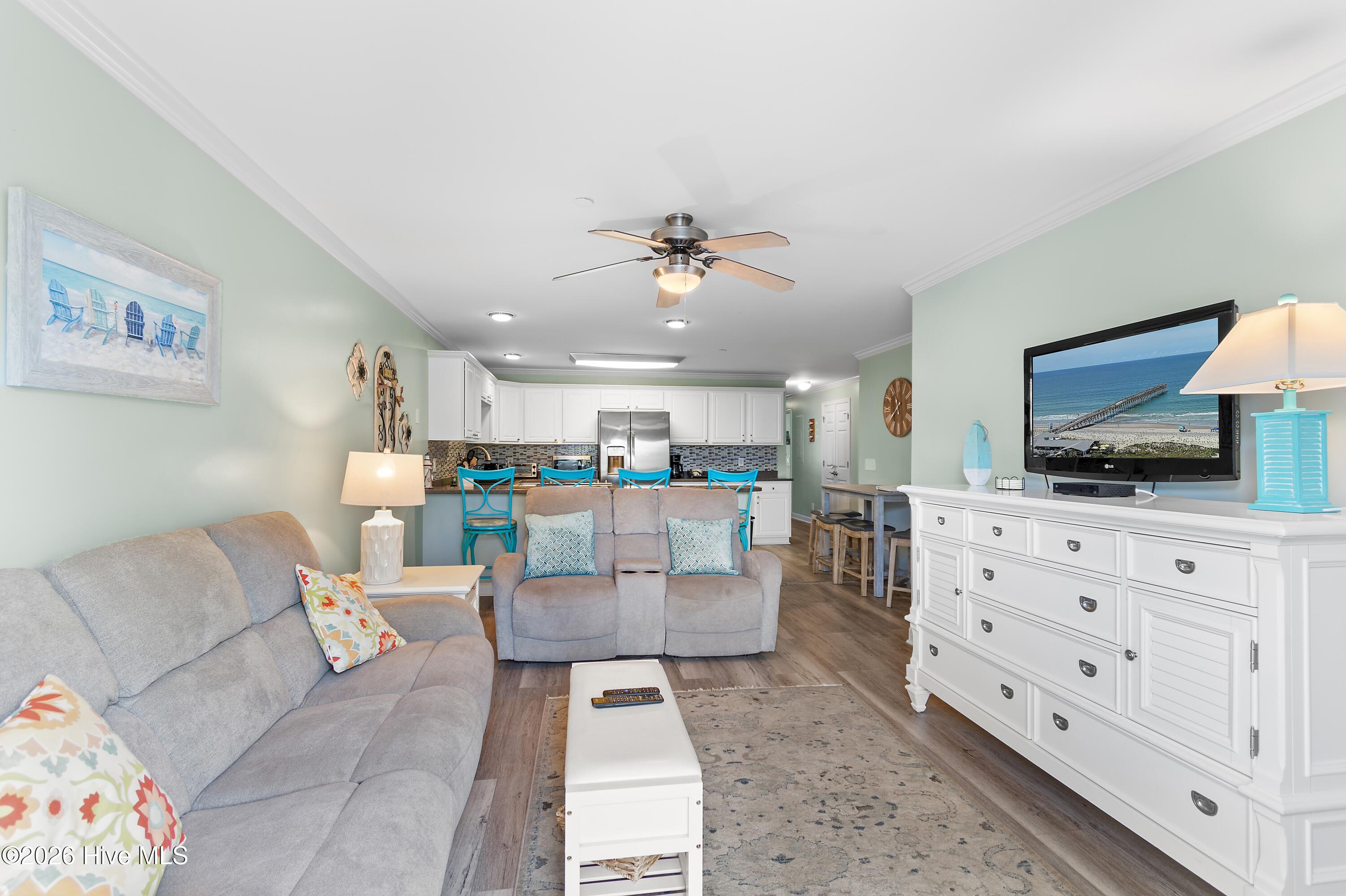 100564870 | Photo 16