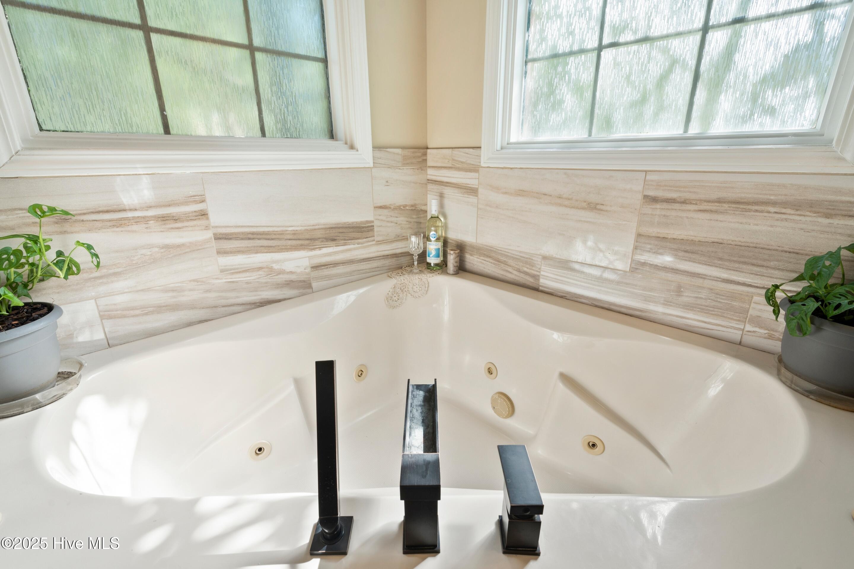 100538310 | Photo 42