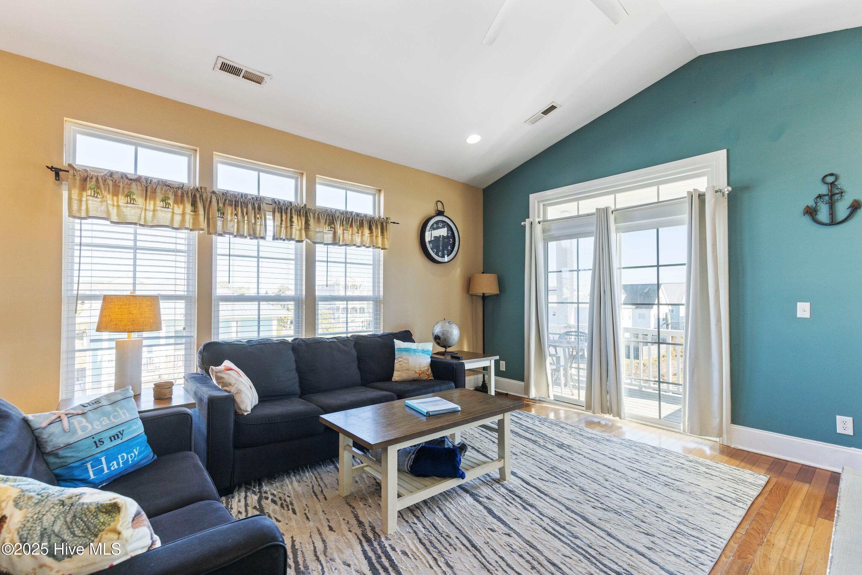 100546676 | Photo 11