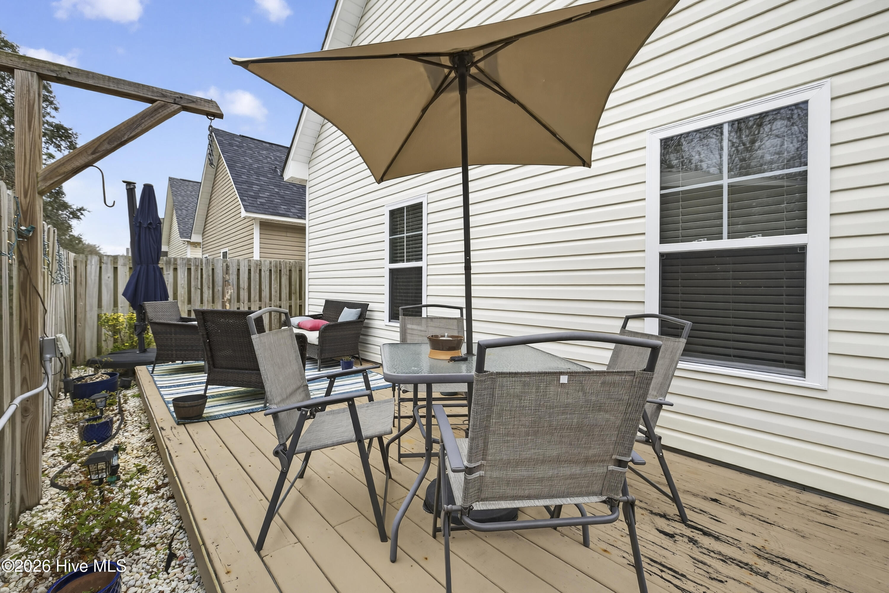 100557620 | Photo 30