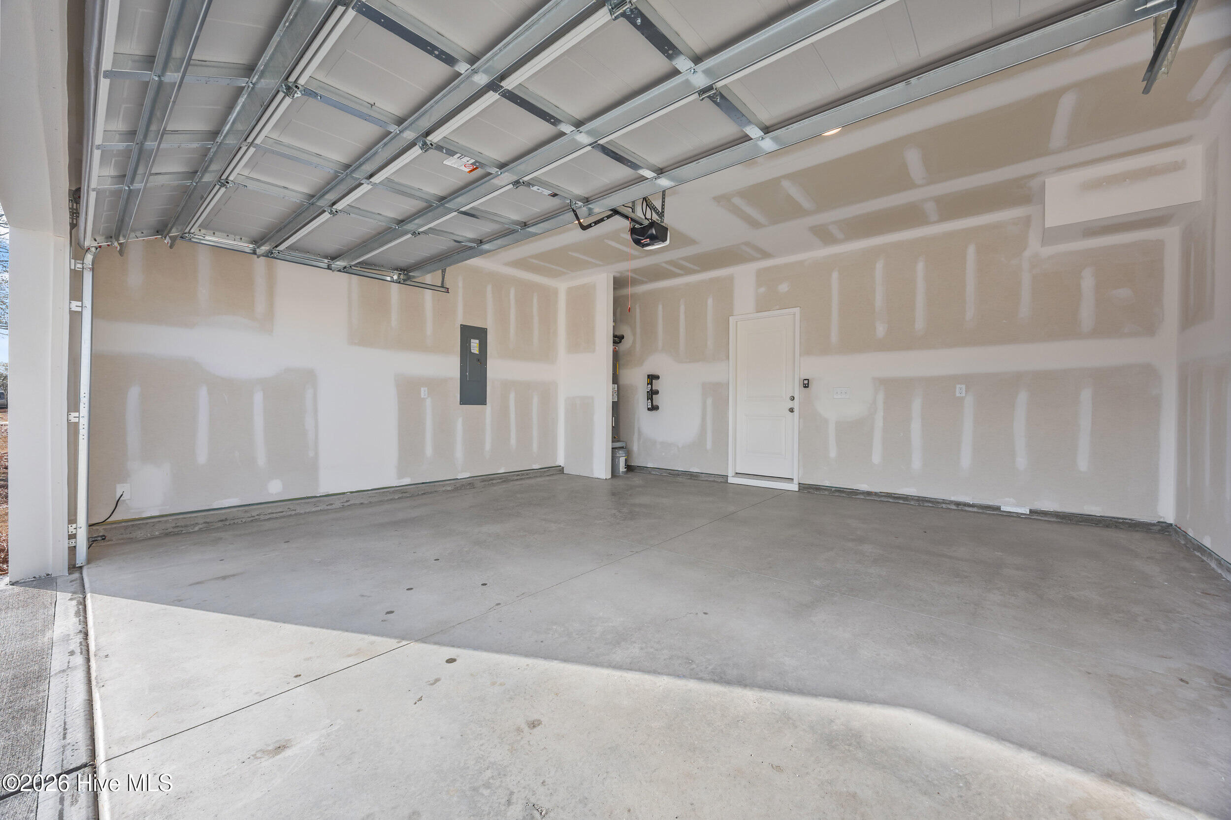 100549370 | Photo 37