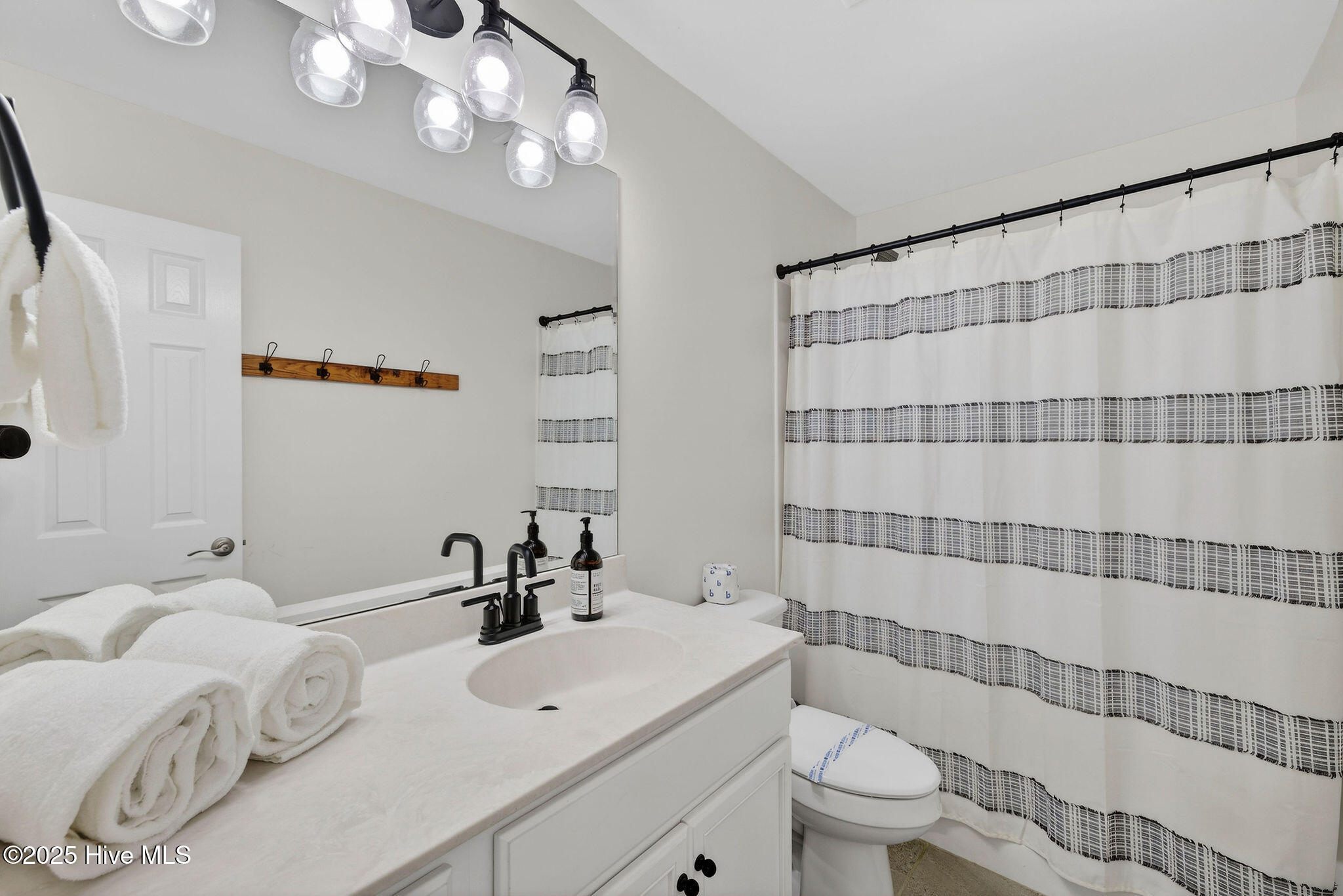 100544240 | Photo 23