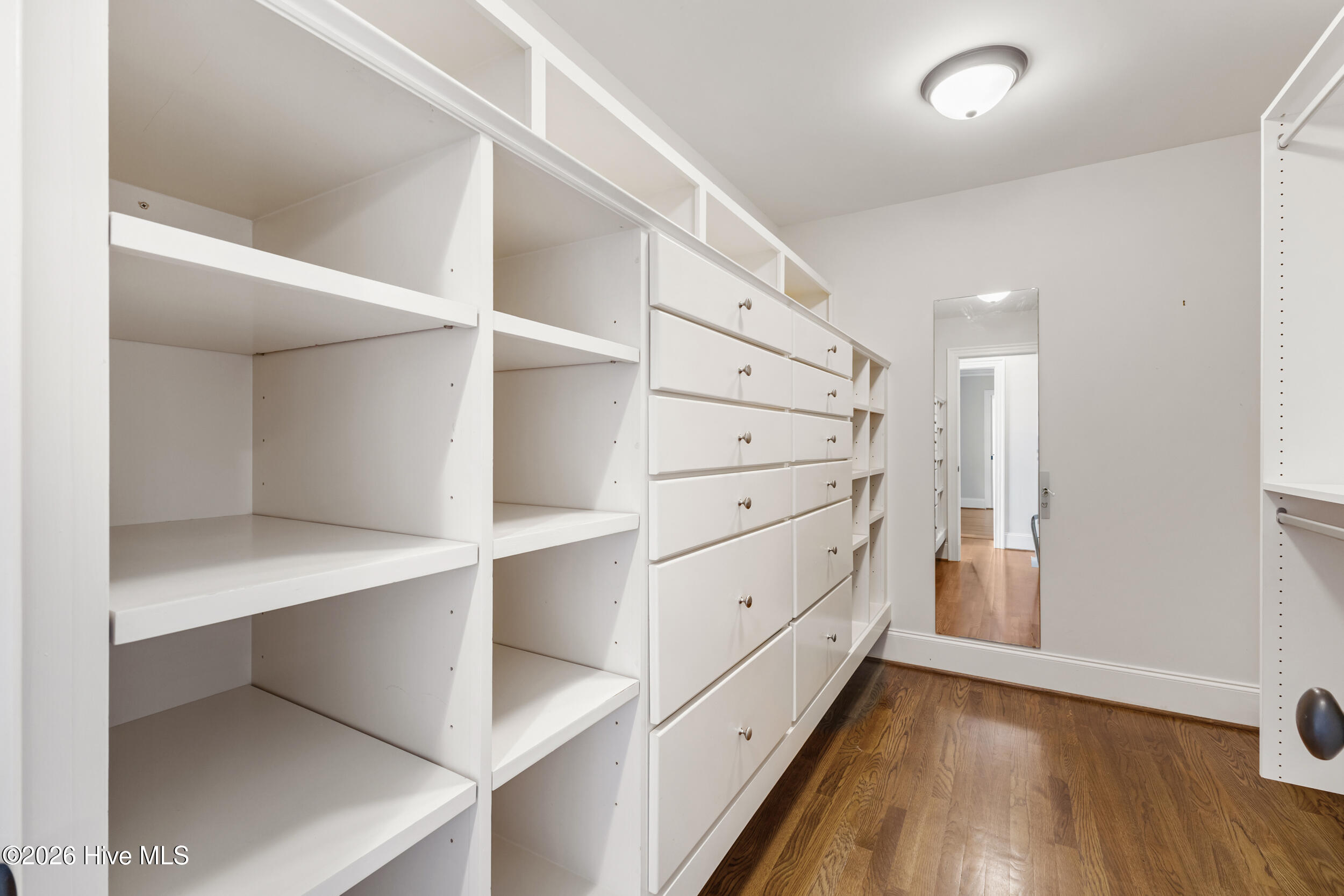 100561690 | Photo 38