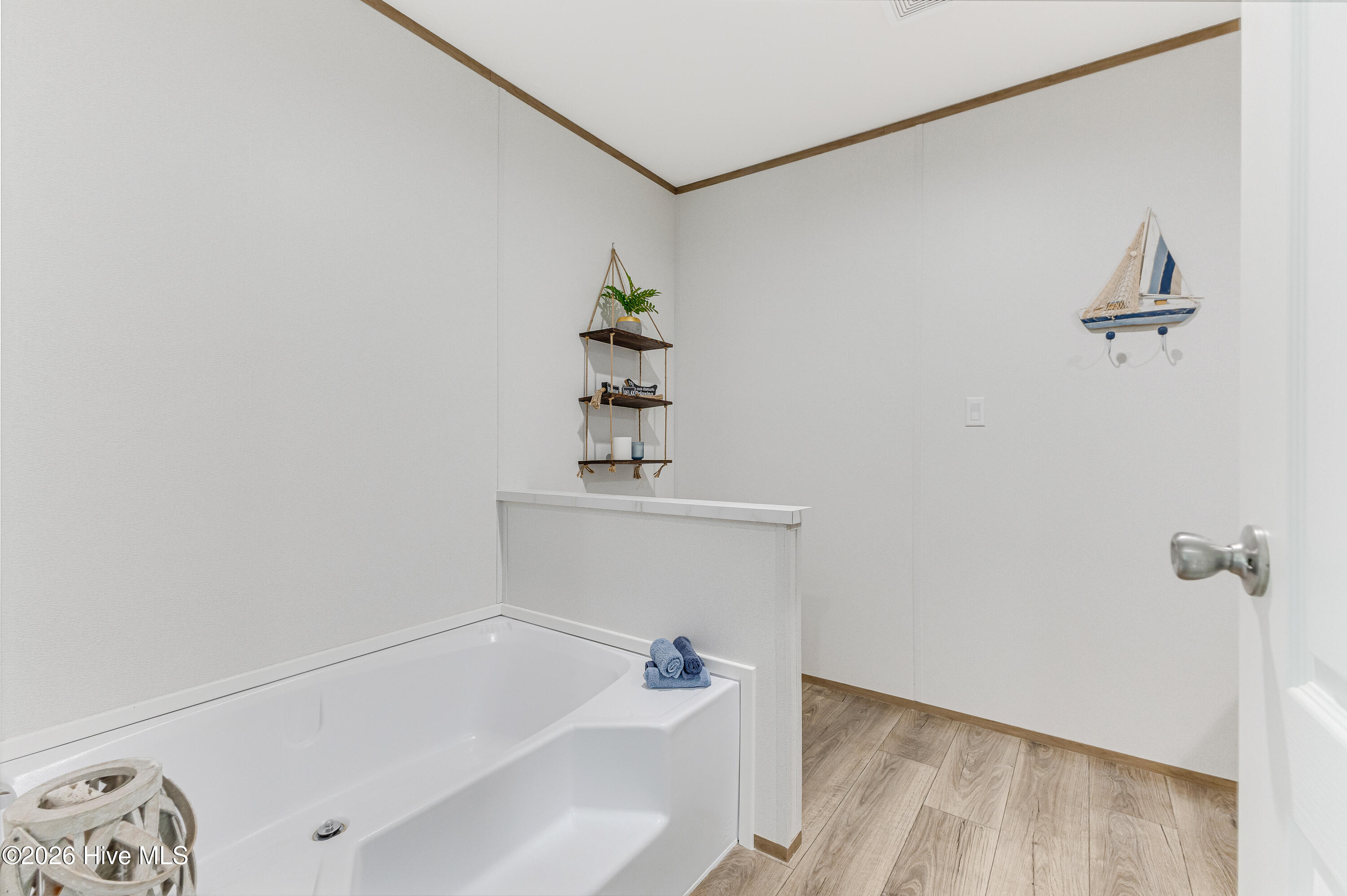 100568347 | Photo 26