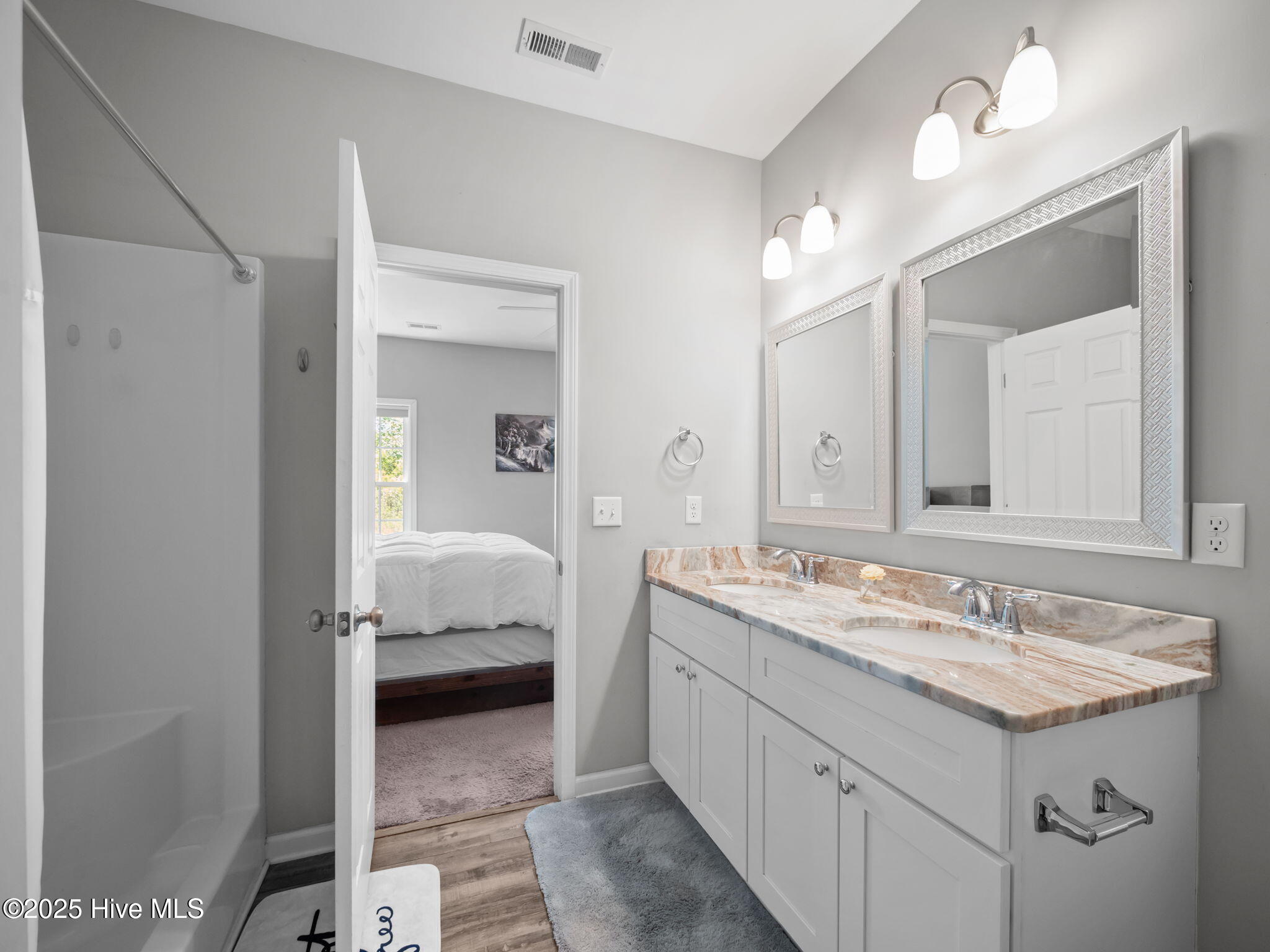 100547361 | Photo 19