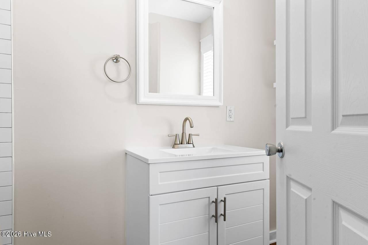 100556593 | Photo 48