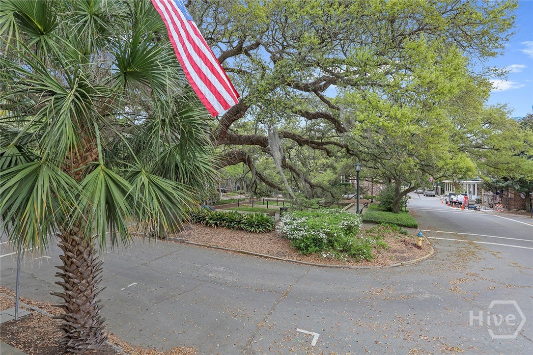 Photo 3 of Townhouse for sale at 231 Houston St, Savannah, GA 31401 | MLS# SA357987 | Listing updated on 2026-09-13