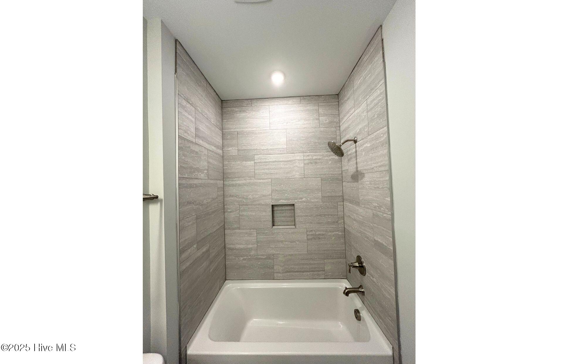 100532171 | Photo 26