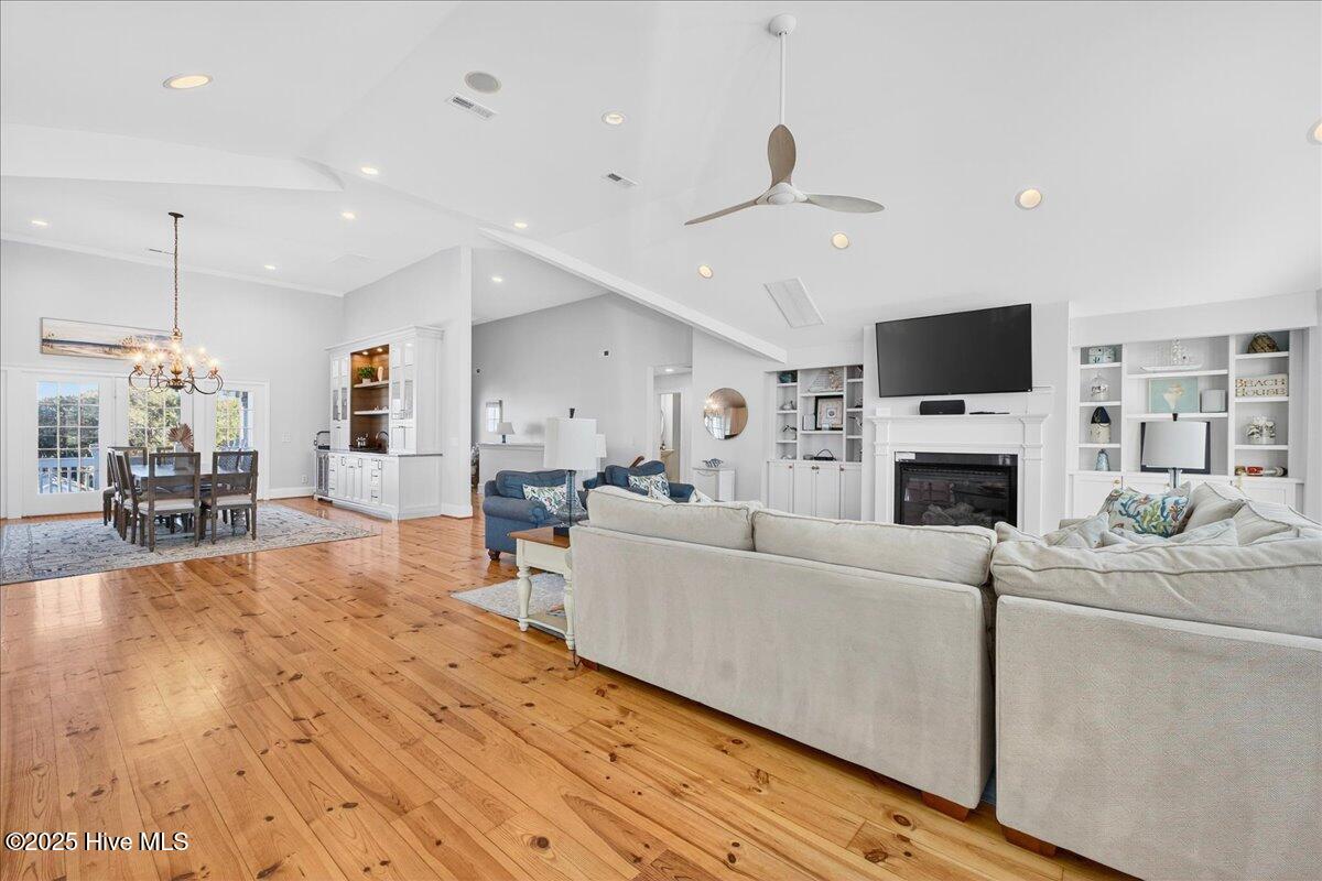 100540926 | Photo 14