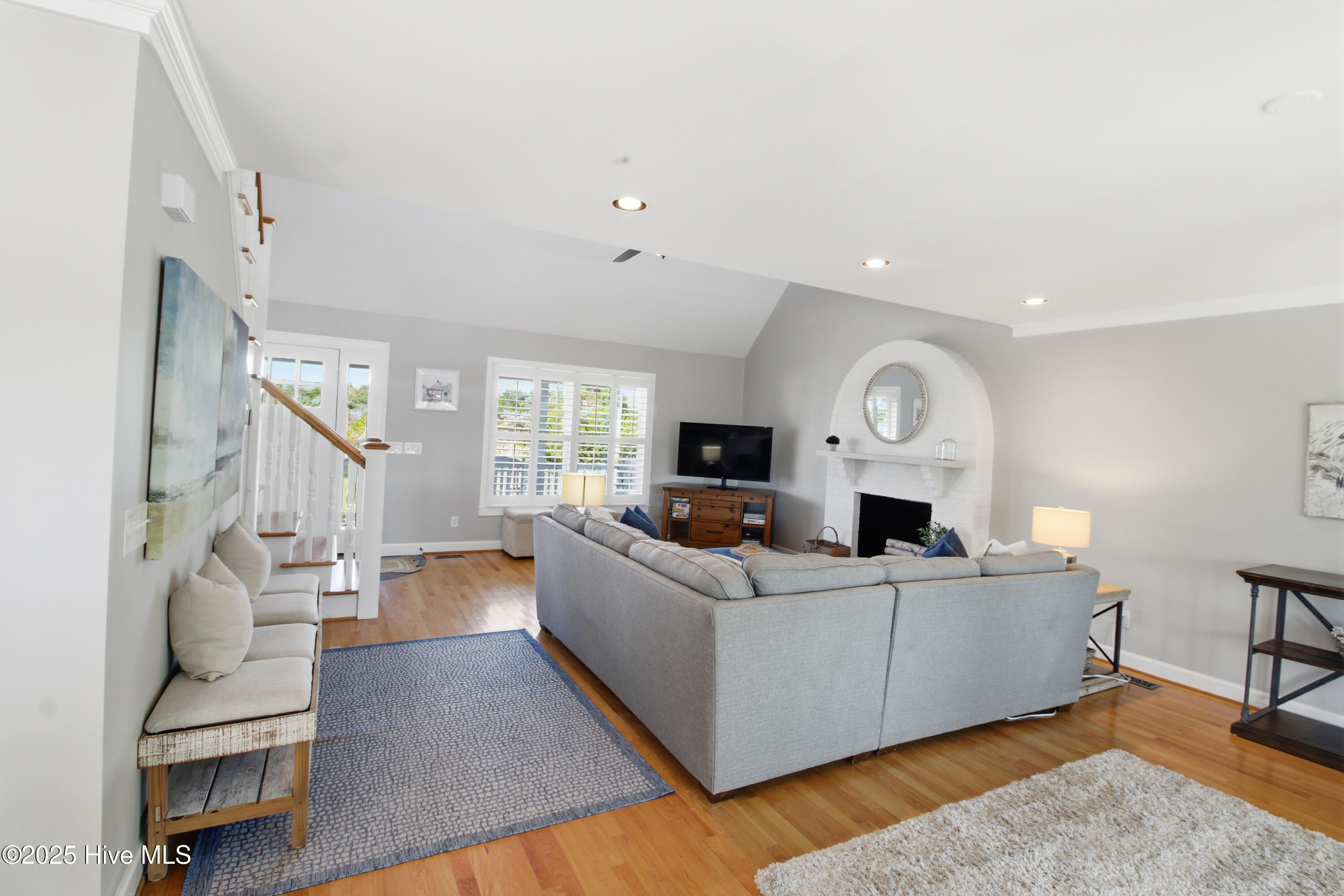 100557076 | Photo 16