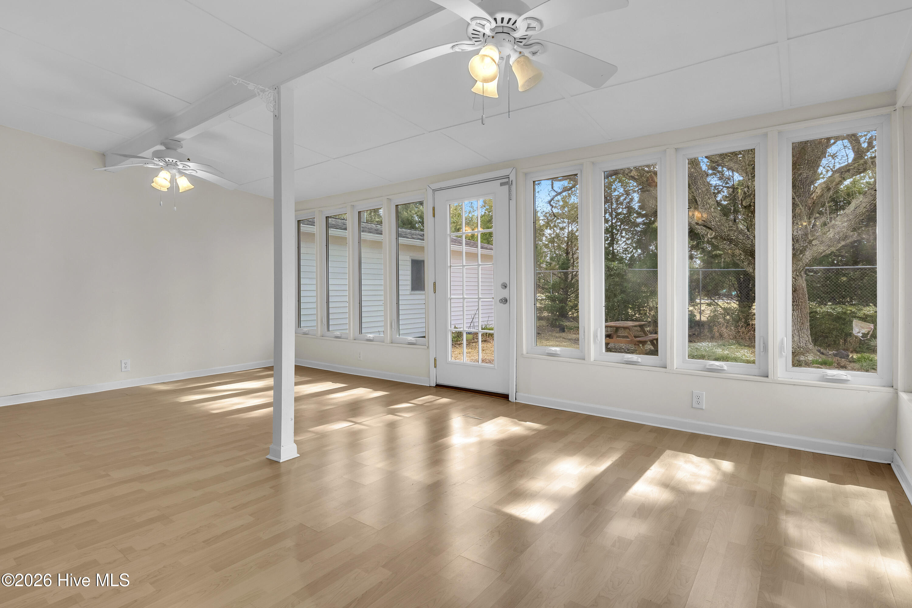 100555841 | Photo 40