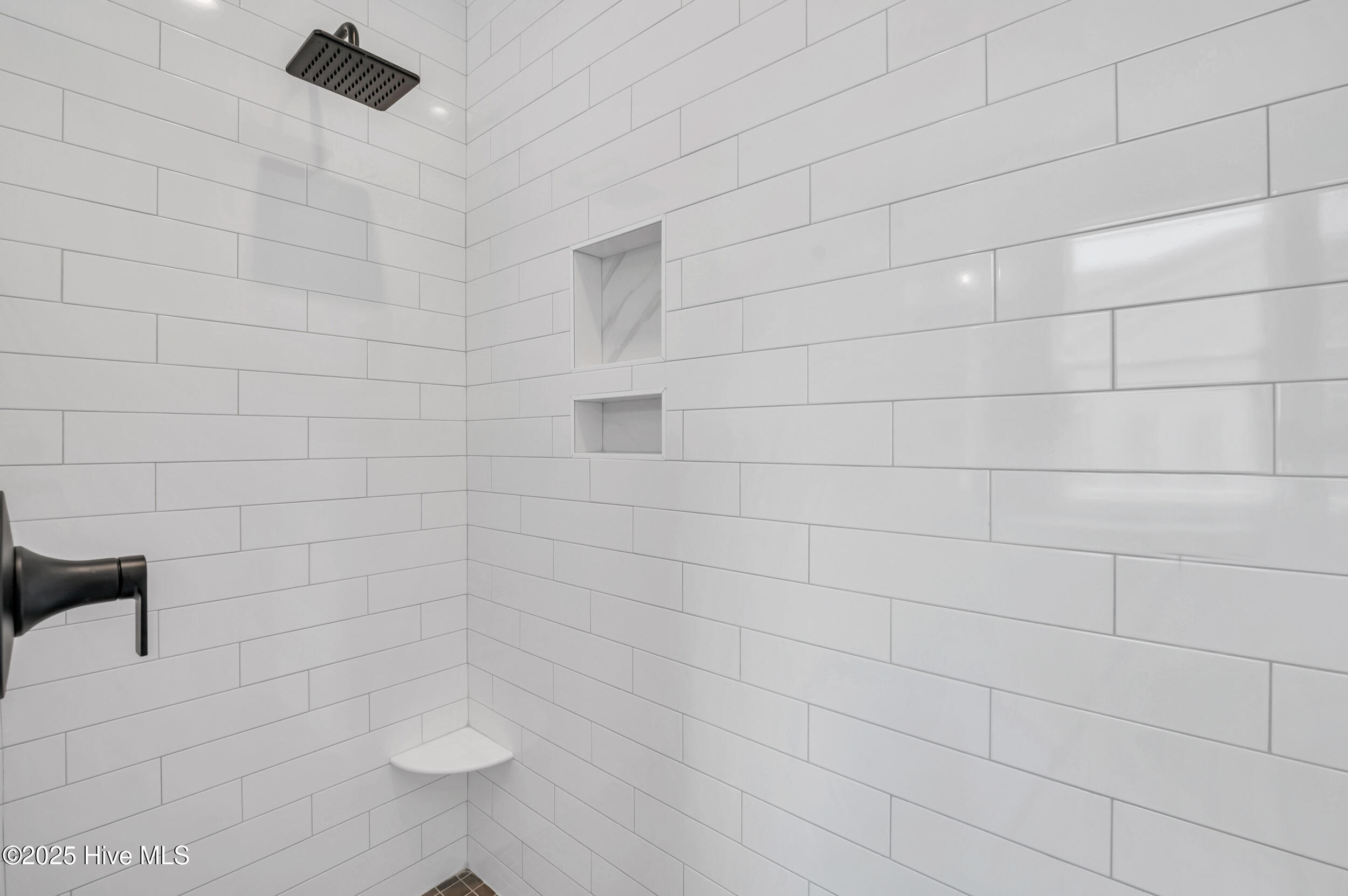 100542889 | Photo 26