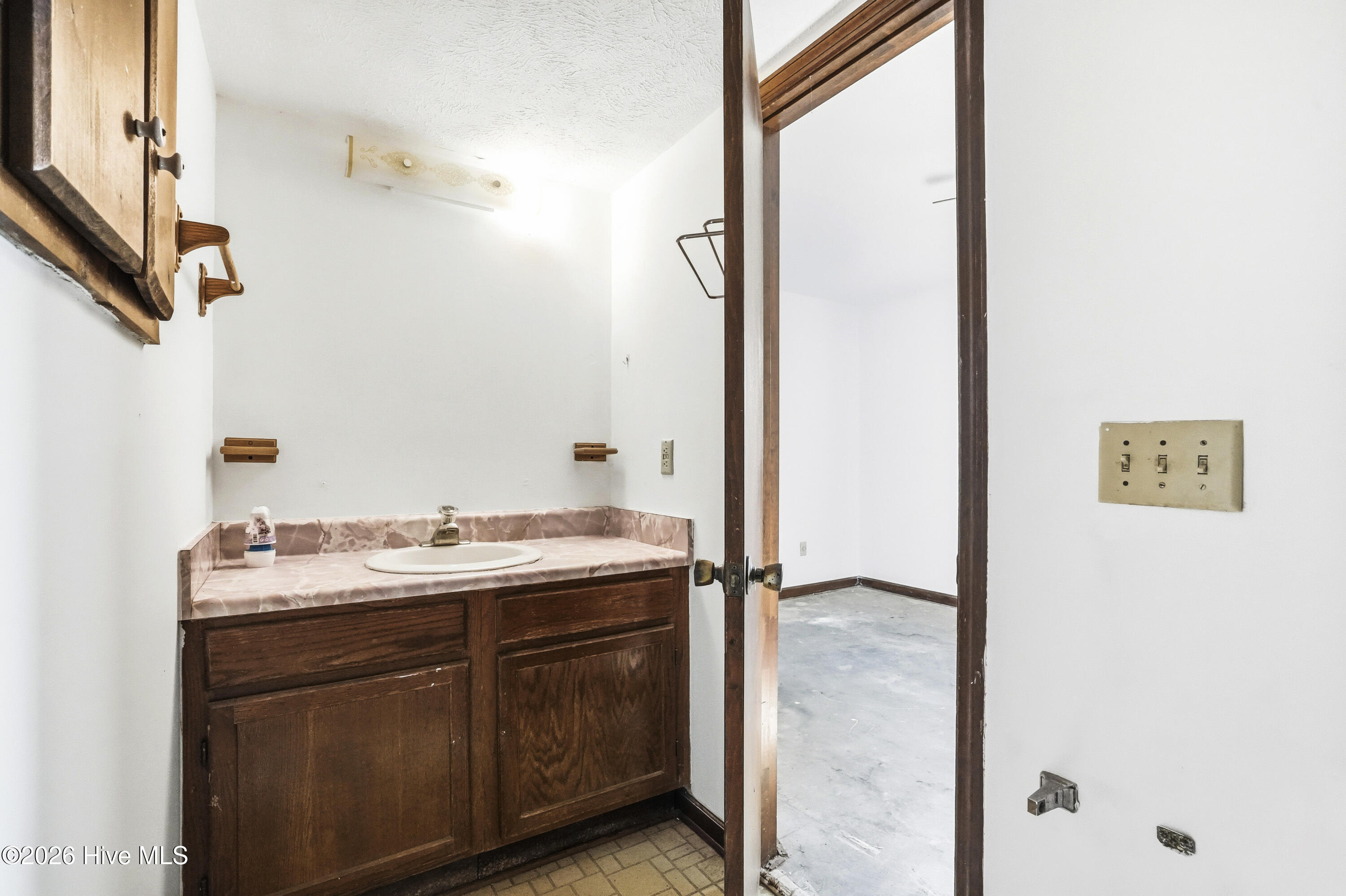 100568902 | Photo 39