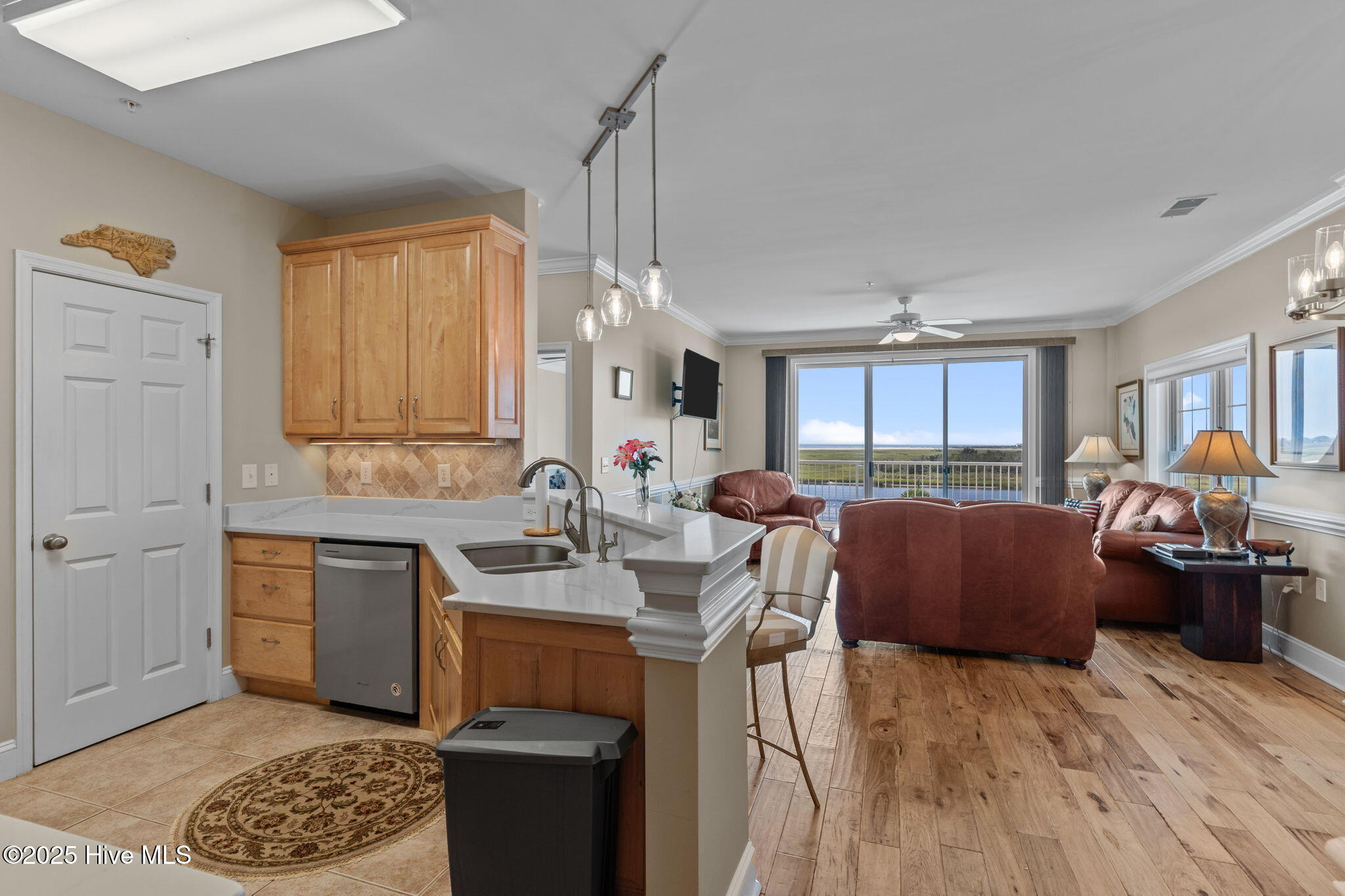 100528536 | Photo 36