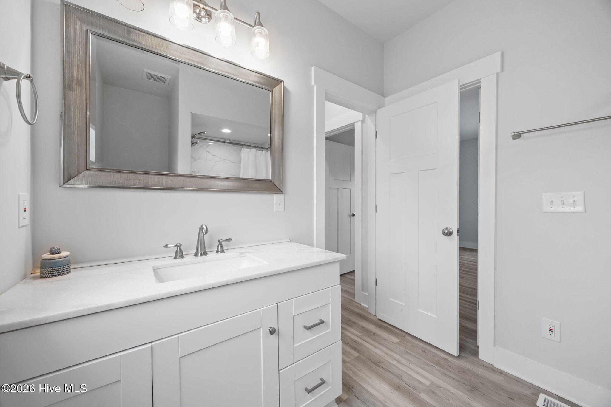 100557334 | Photo 34